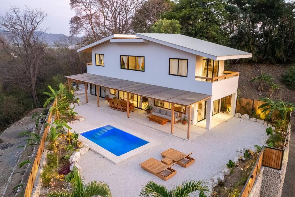 Villa Single Fin in Santa Teresa! Walk to the Beach