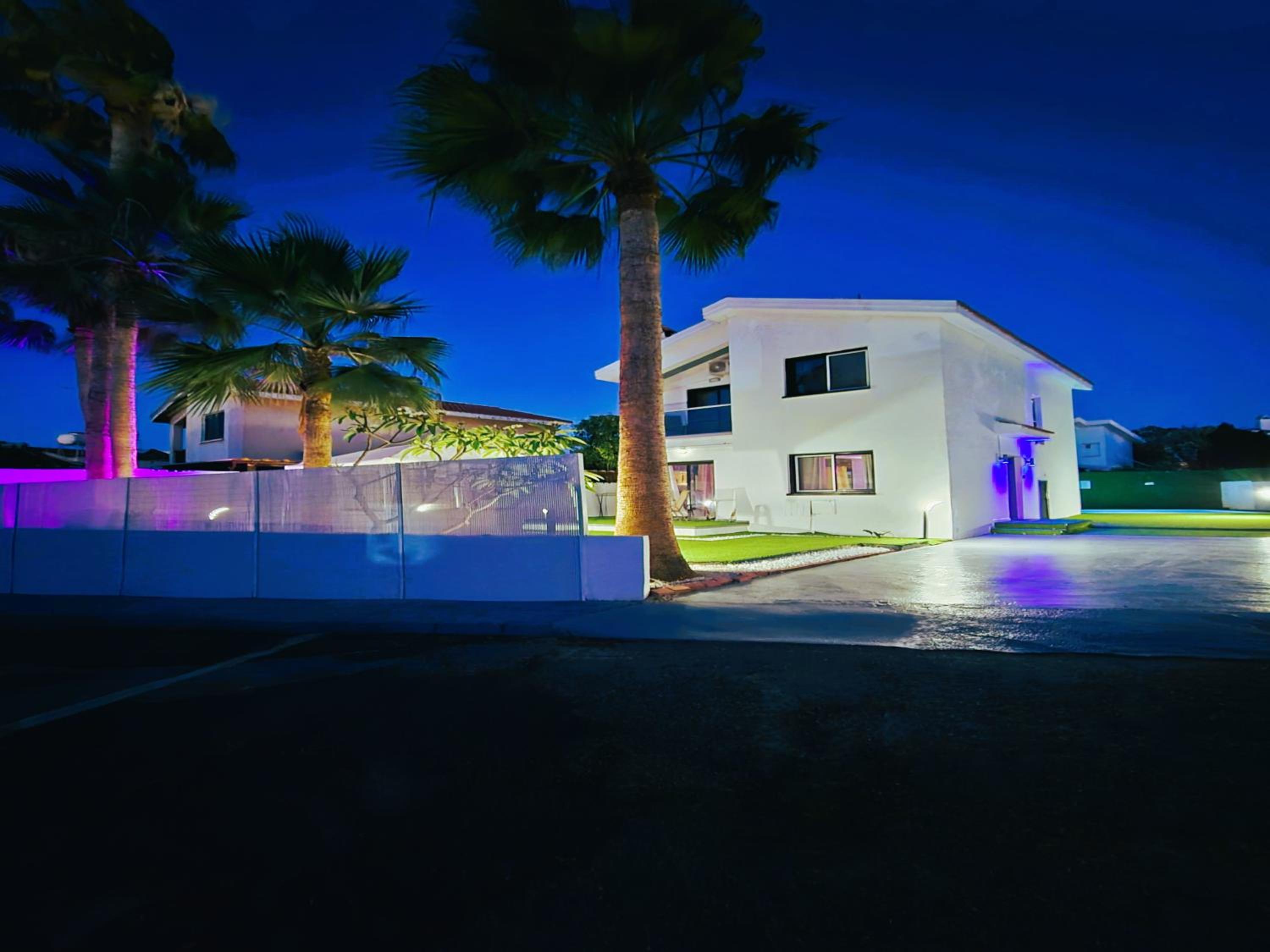 3 Bedroom Villa, private pool, hot tub