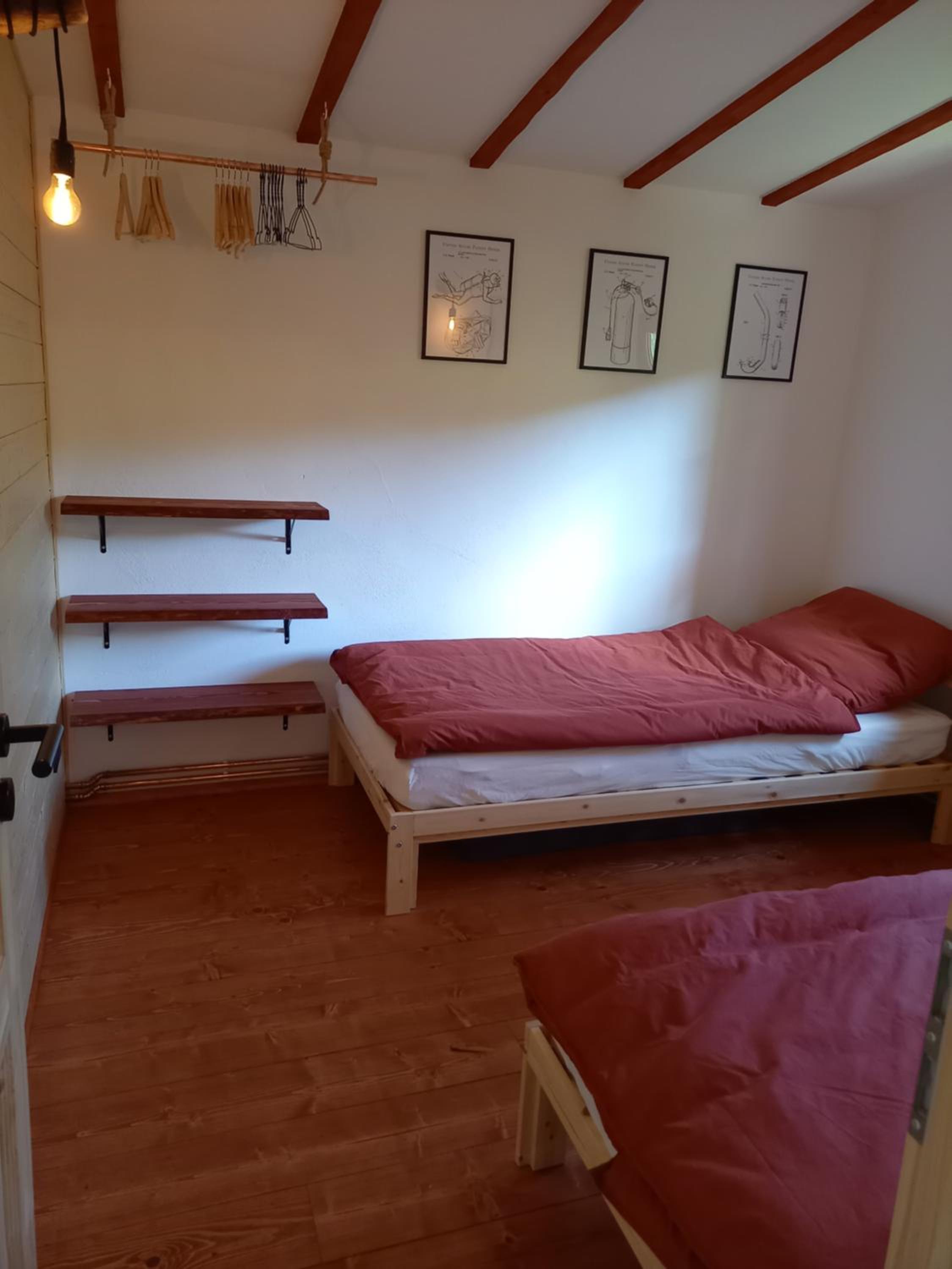 Explorer's Lodge & Camping