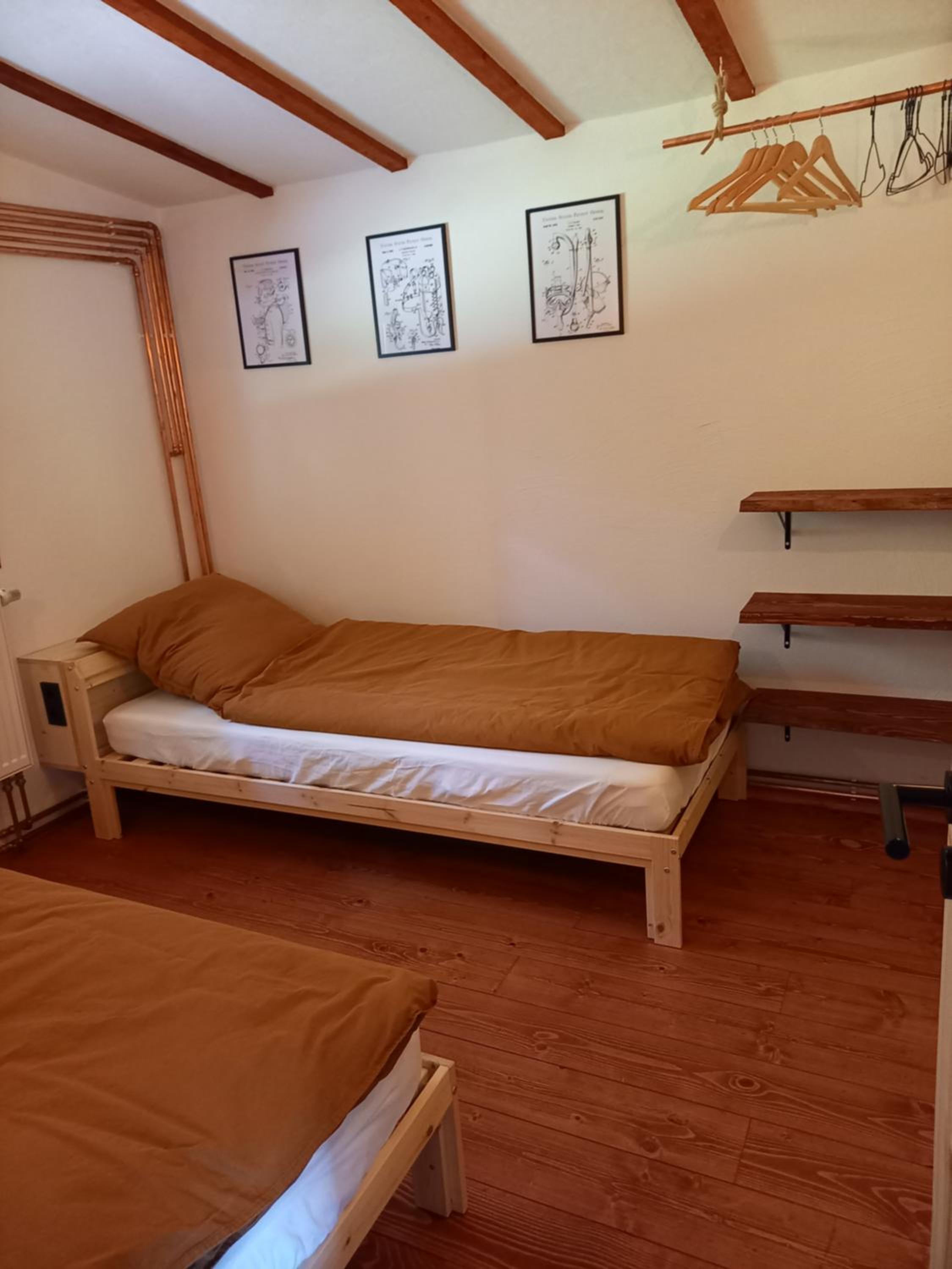 Explorer's Lodge & Camping