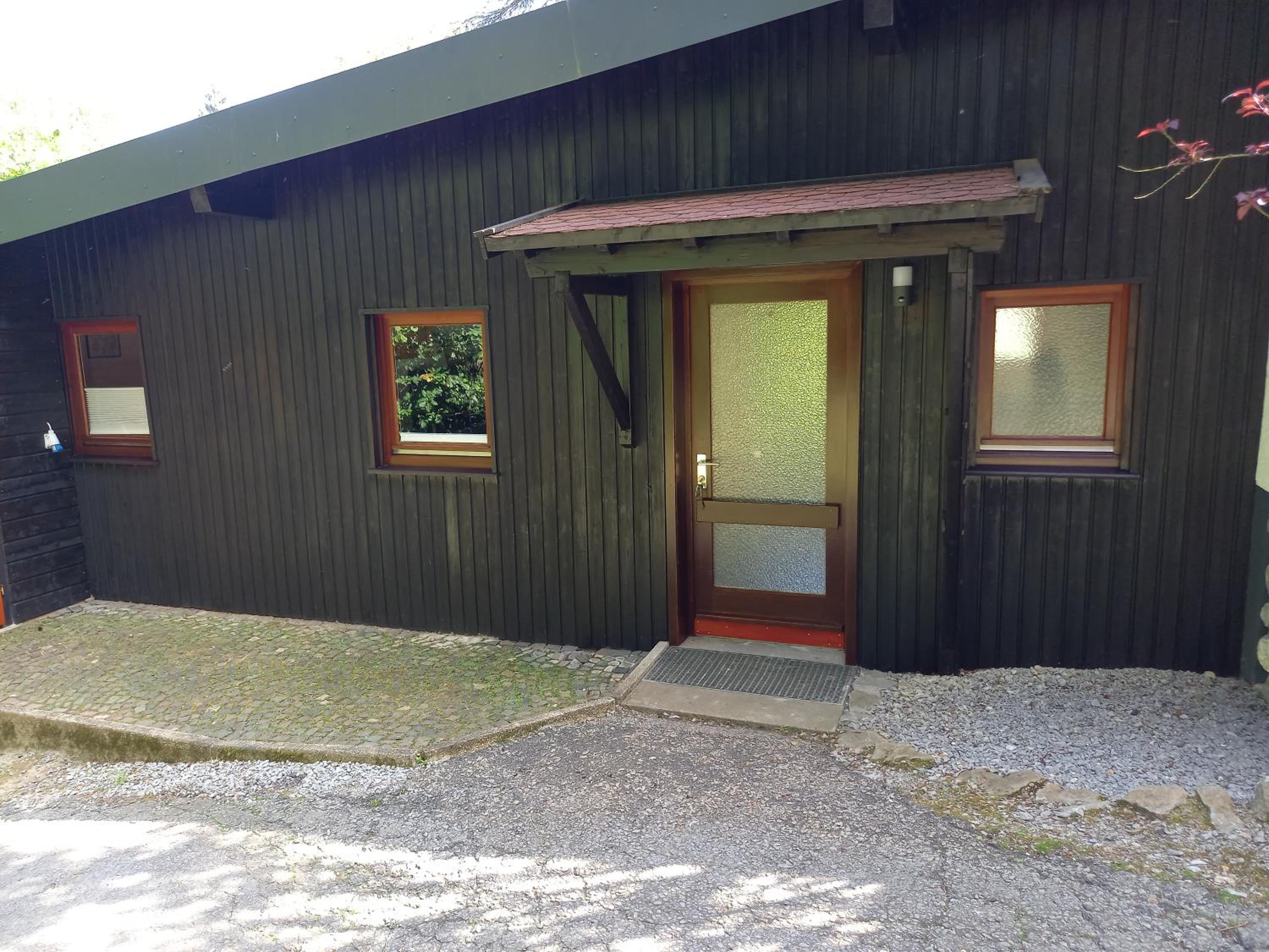 Explorer's Lodge & Camping