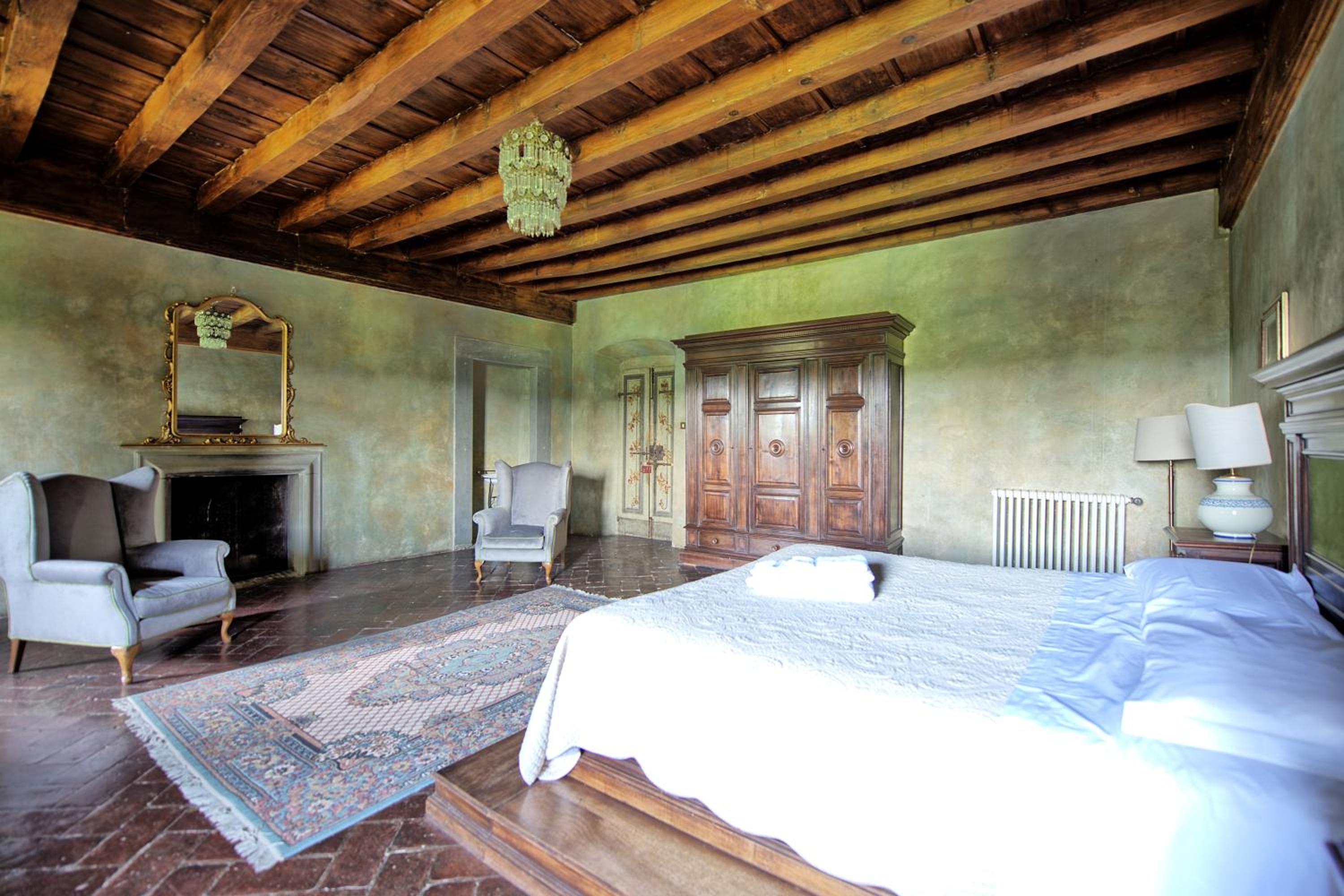 Castello di Montegufoni by PosarelliVillas