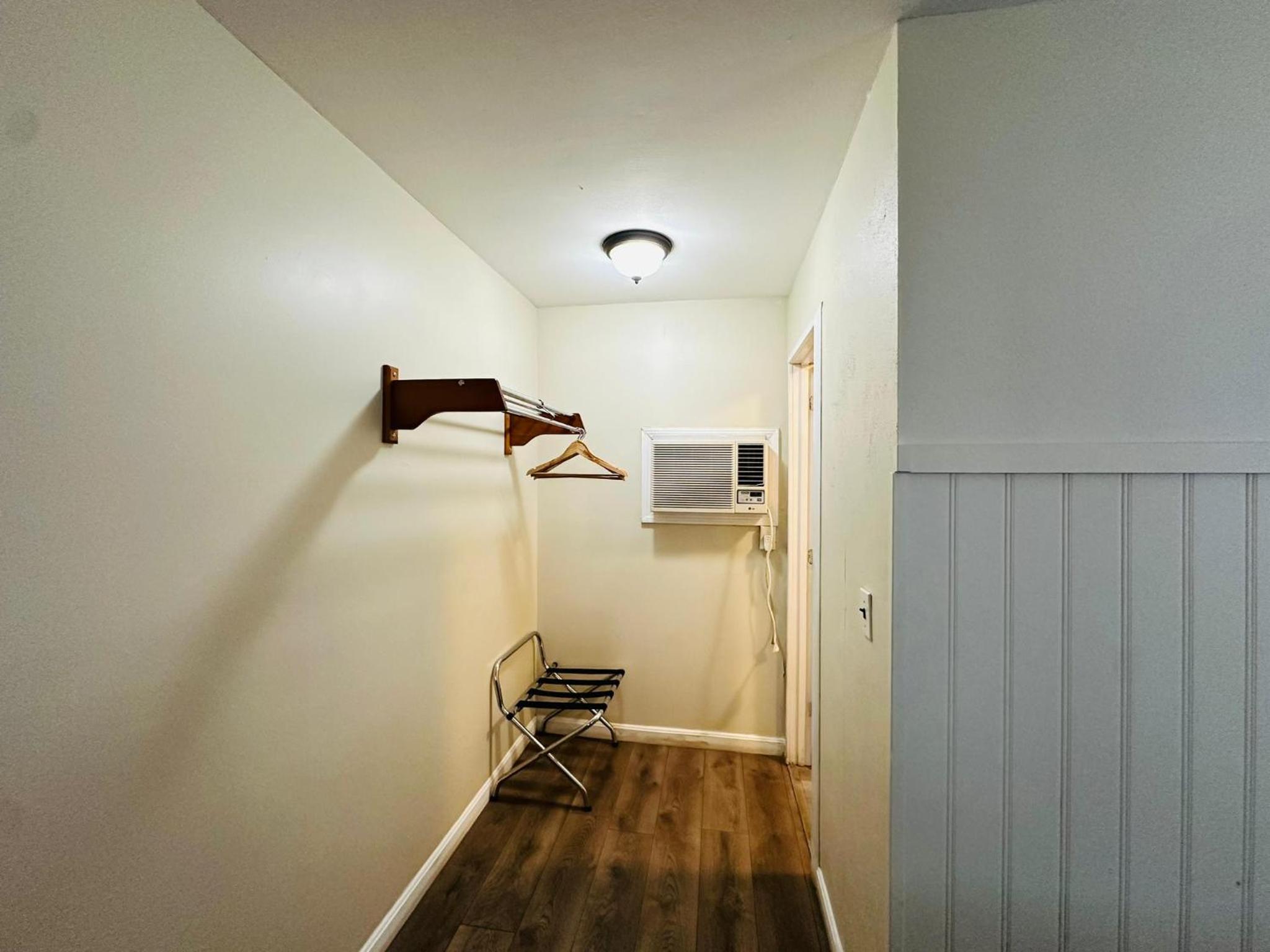 Hampton Motor Inn