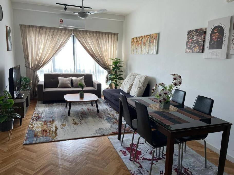 Emira Residence Nadia Homestay