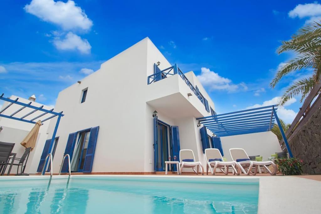 Villa María del Mar 2 Minutes to supermarkets, 10 minutes to Marina Rubicón, Pool, High Speed WiFi view 2