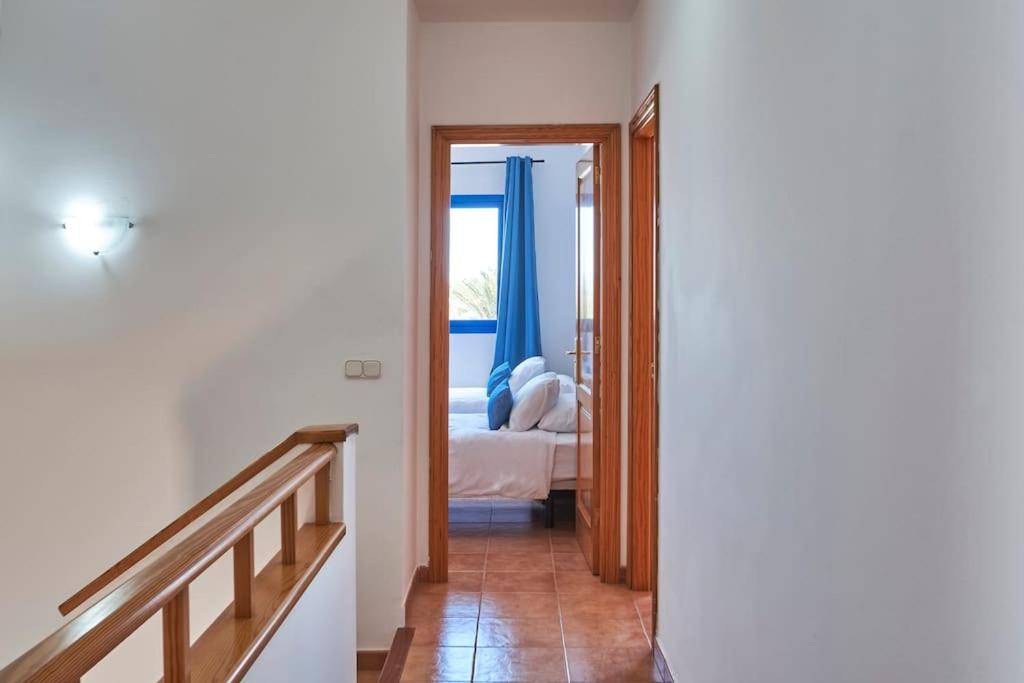 Villa María del Mar 2 Minutes to supermarkets, 10 minutes to Marina Rubicón, Pool, High Speed WiFi view 4