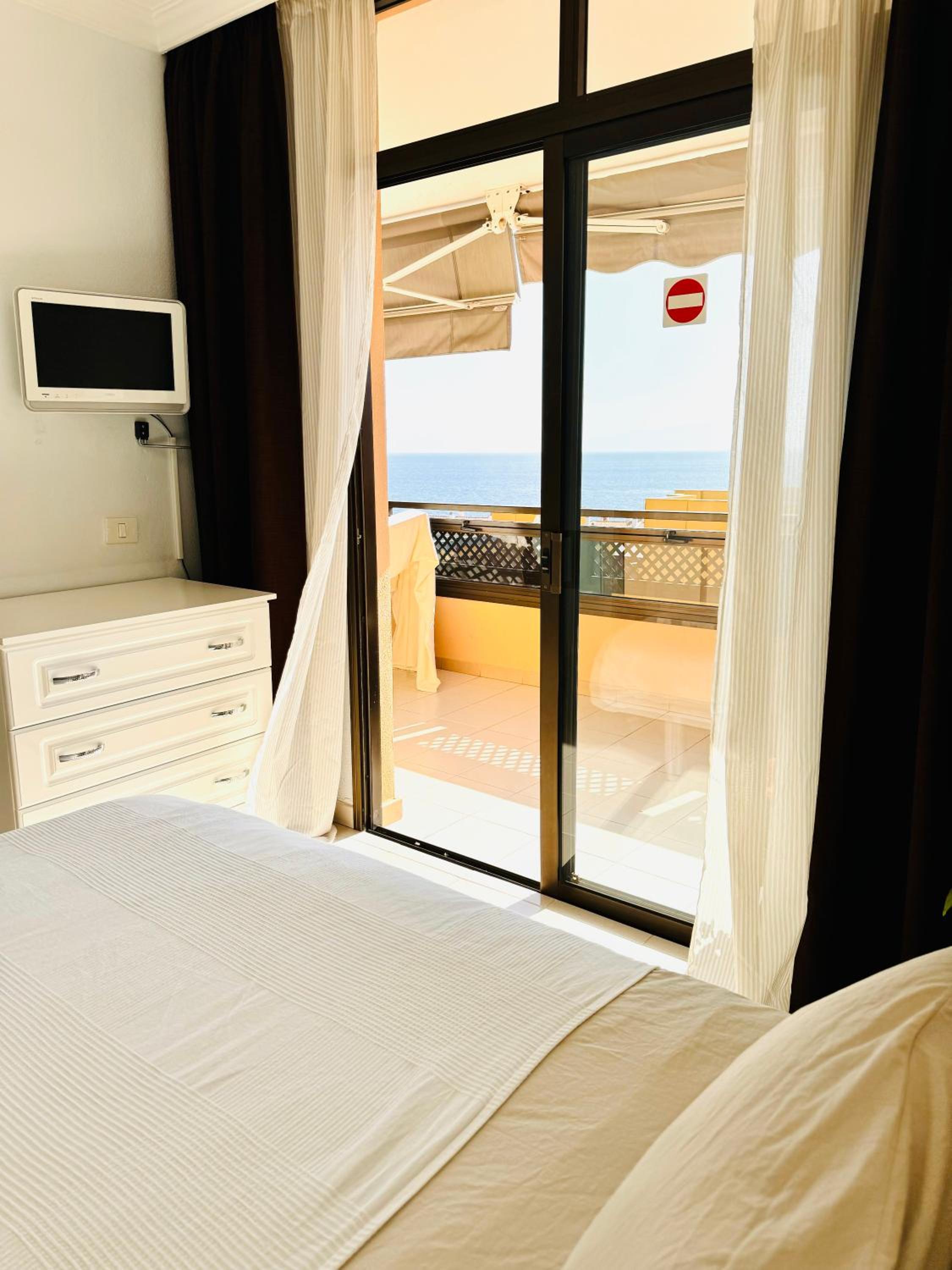 Casa HUGO - ocean view, quiet pool, fibre net, los Gigantes view 5