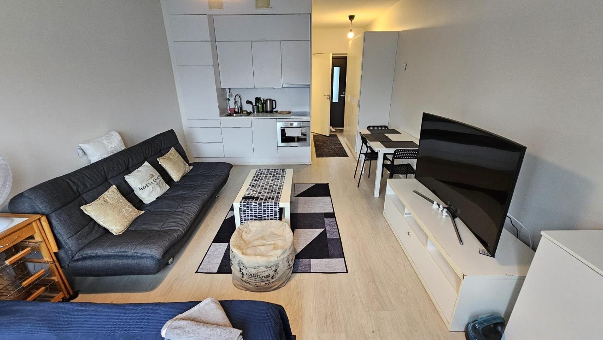 Comfy Modern Design Full Home with Parking