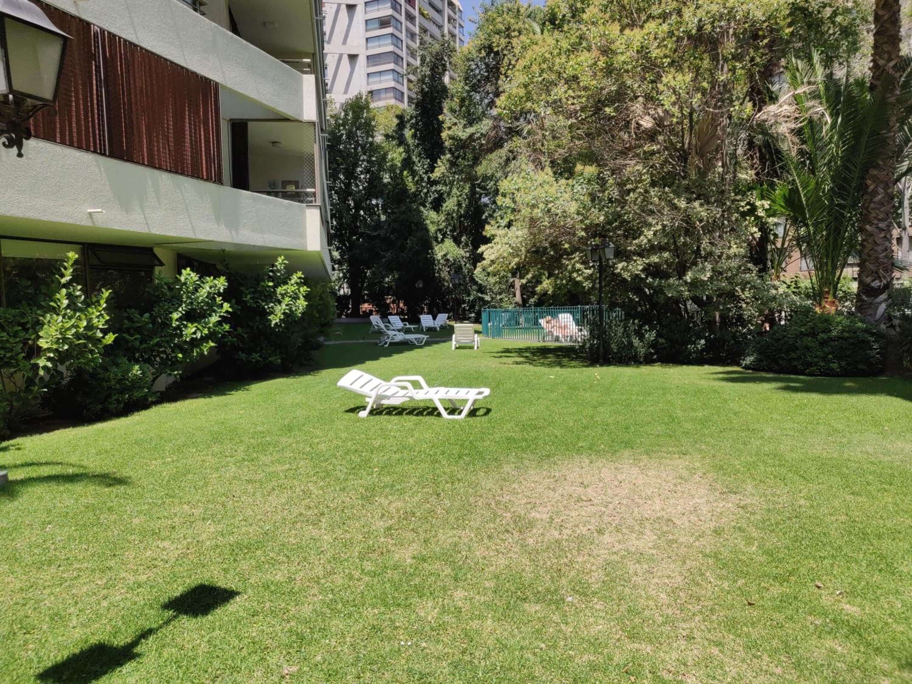 Exclusive apartment in Las Condes Alcantara Metro