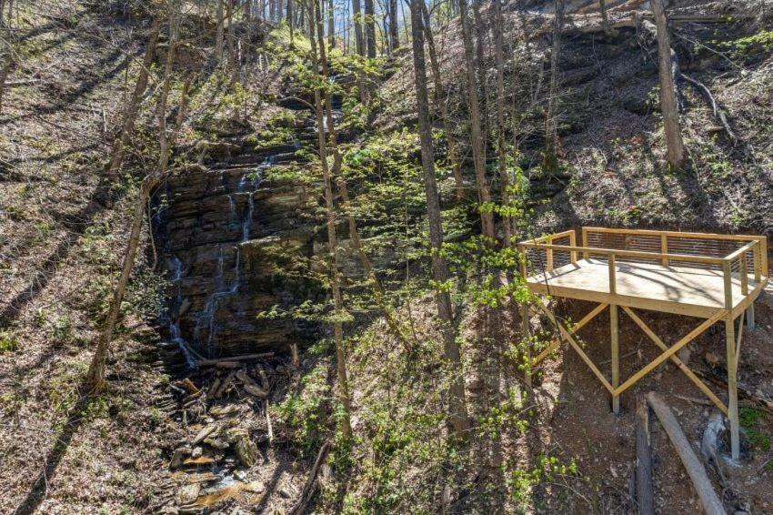 The Lodge At Whiskey Falls- Prefect for some R&R - 75 Ft water fall, Theater Game room view 2