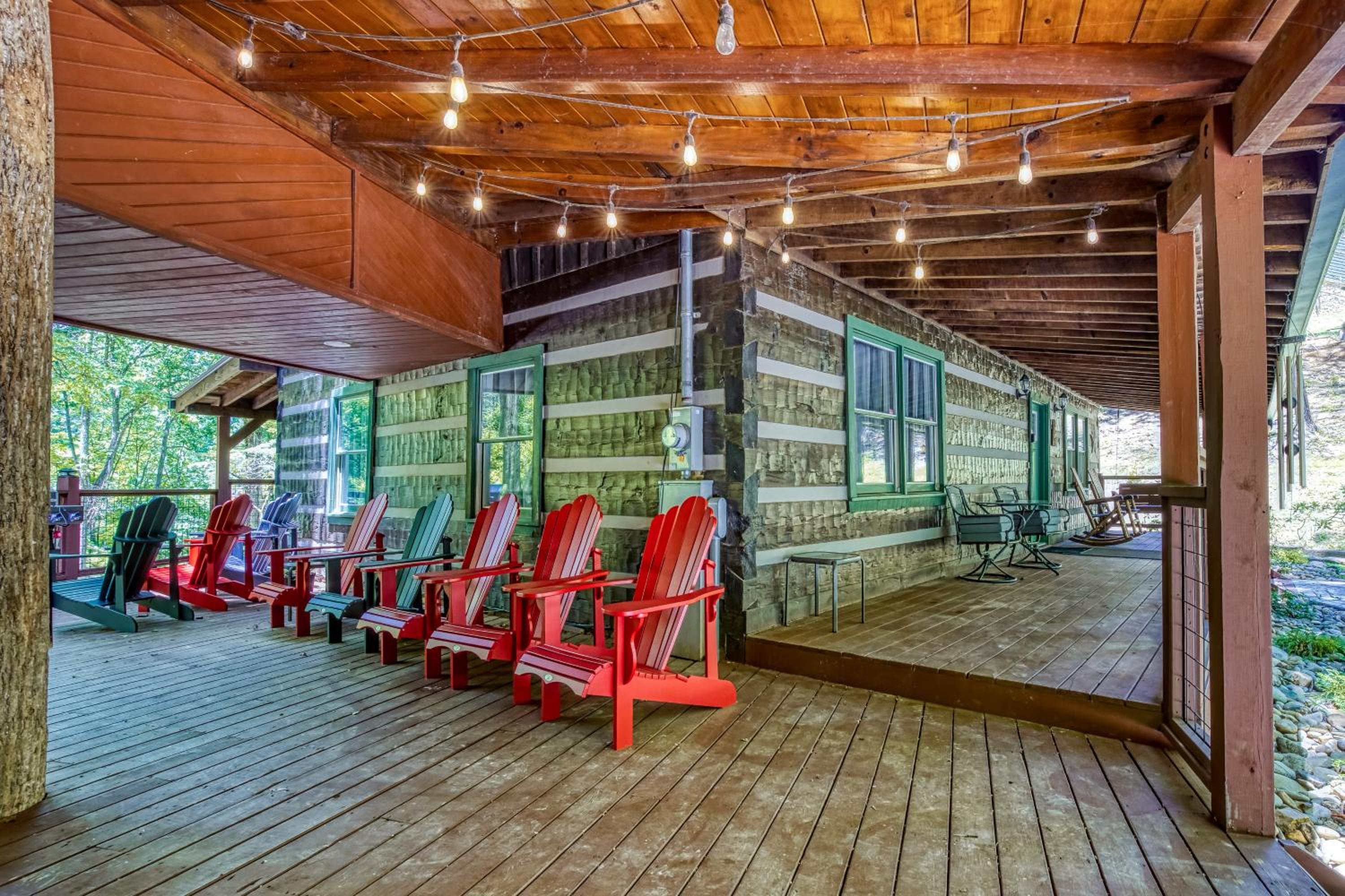 The Lodge At Whiskey Falls- Prefect for some R&R - 75 Ft water fall, Theater Game room view 4