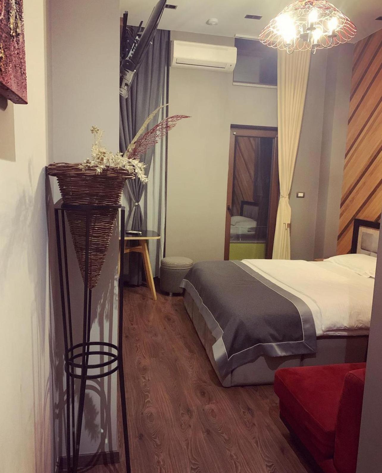 Guest House People