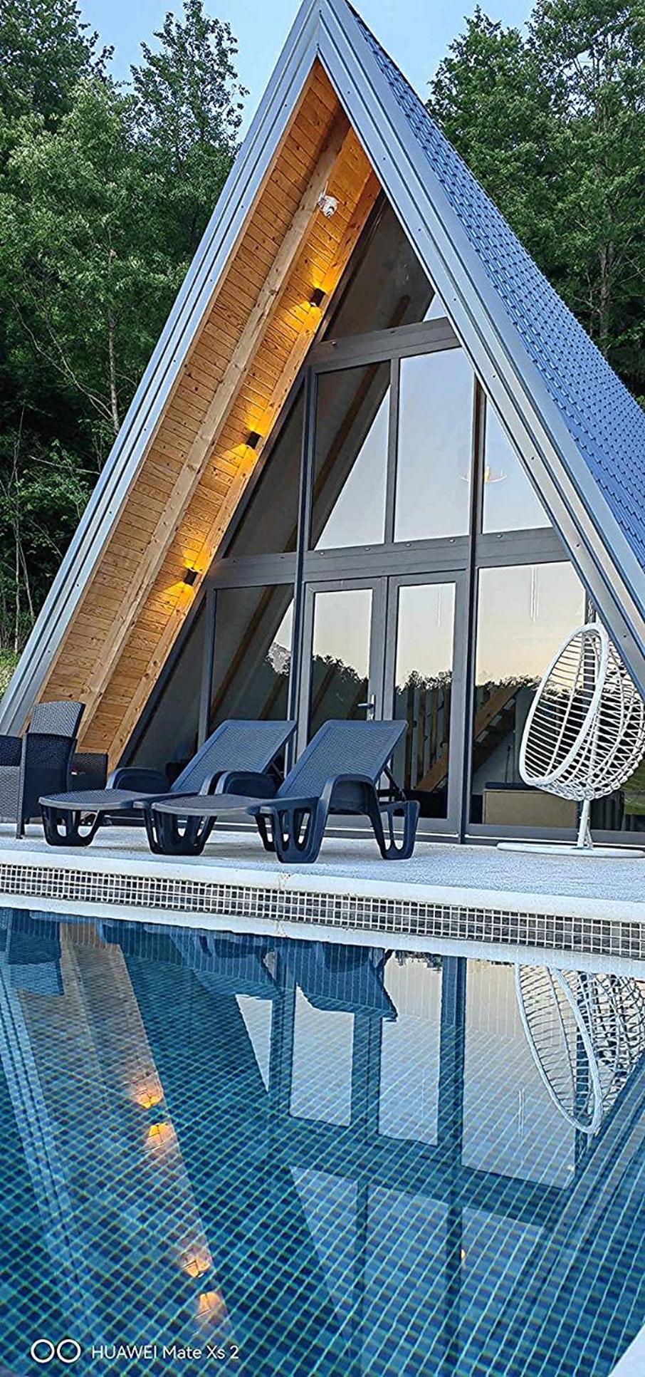 UNA RESORT