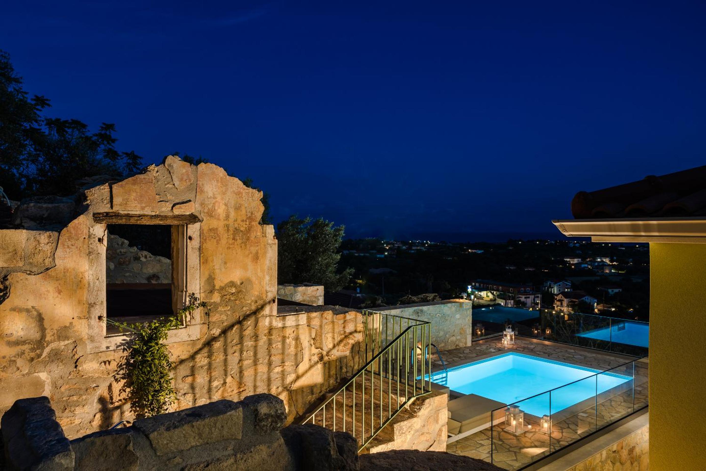 Ipoliti Luxury Living
