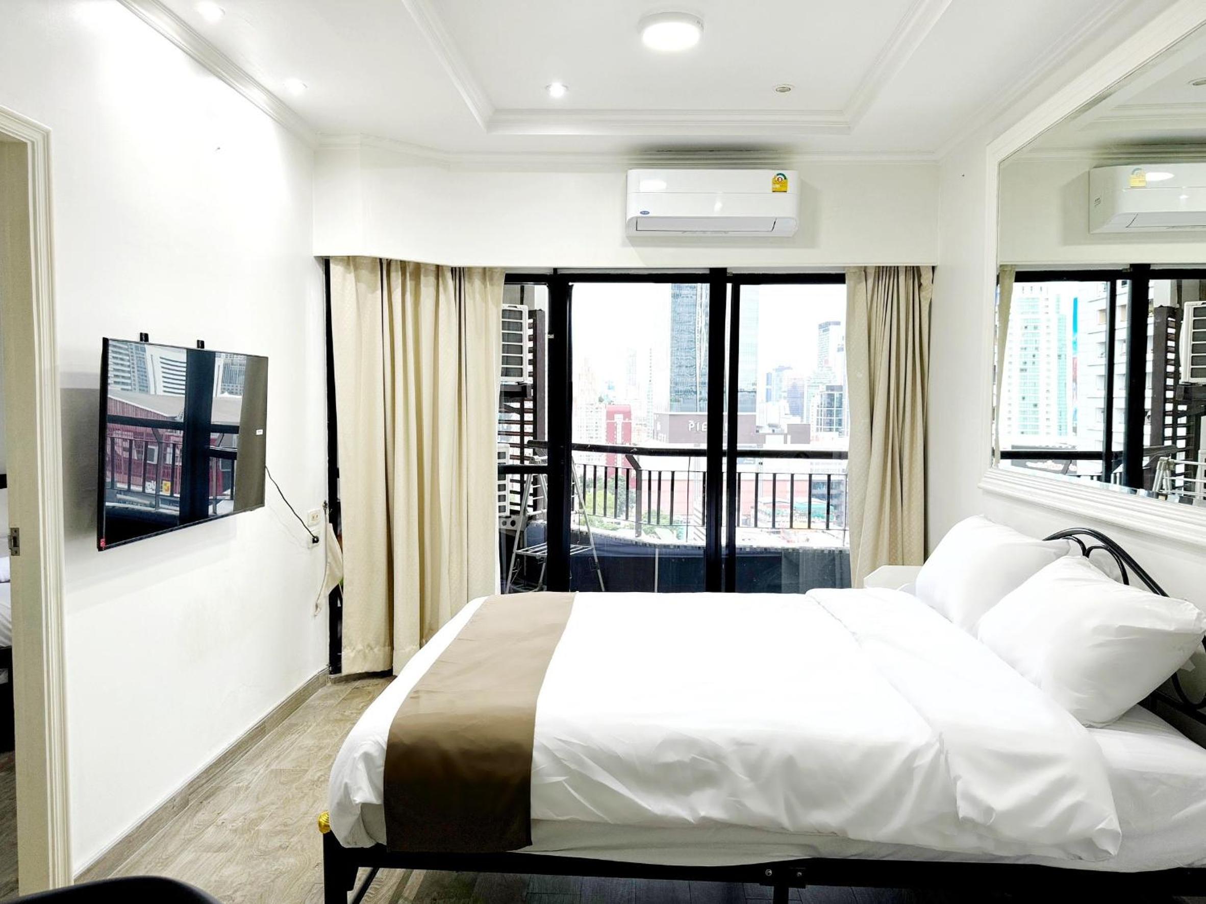 Center Bangkok Suite next to Platinum mall