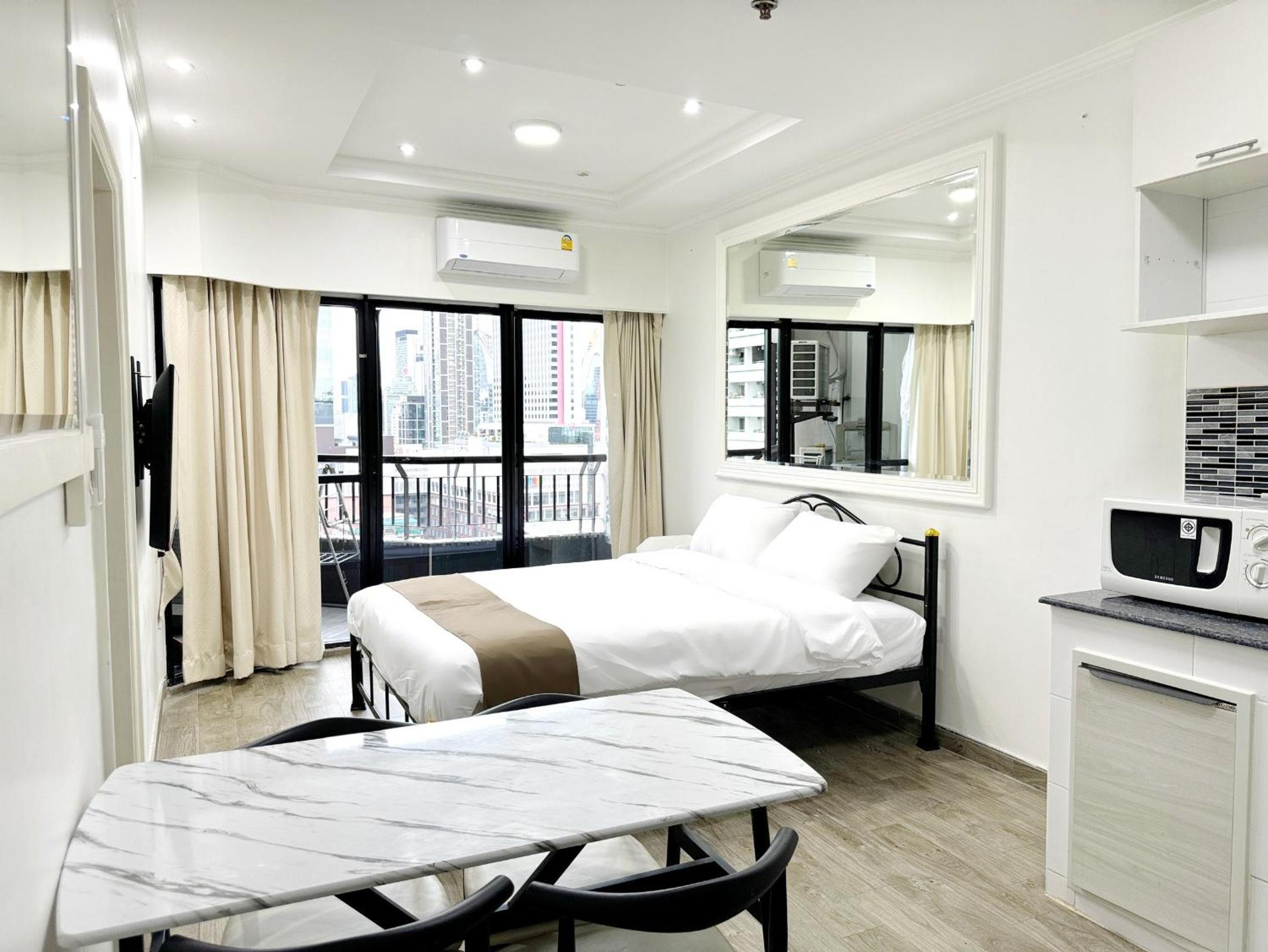 Center Bangkok Suite next to Platinum mall