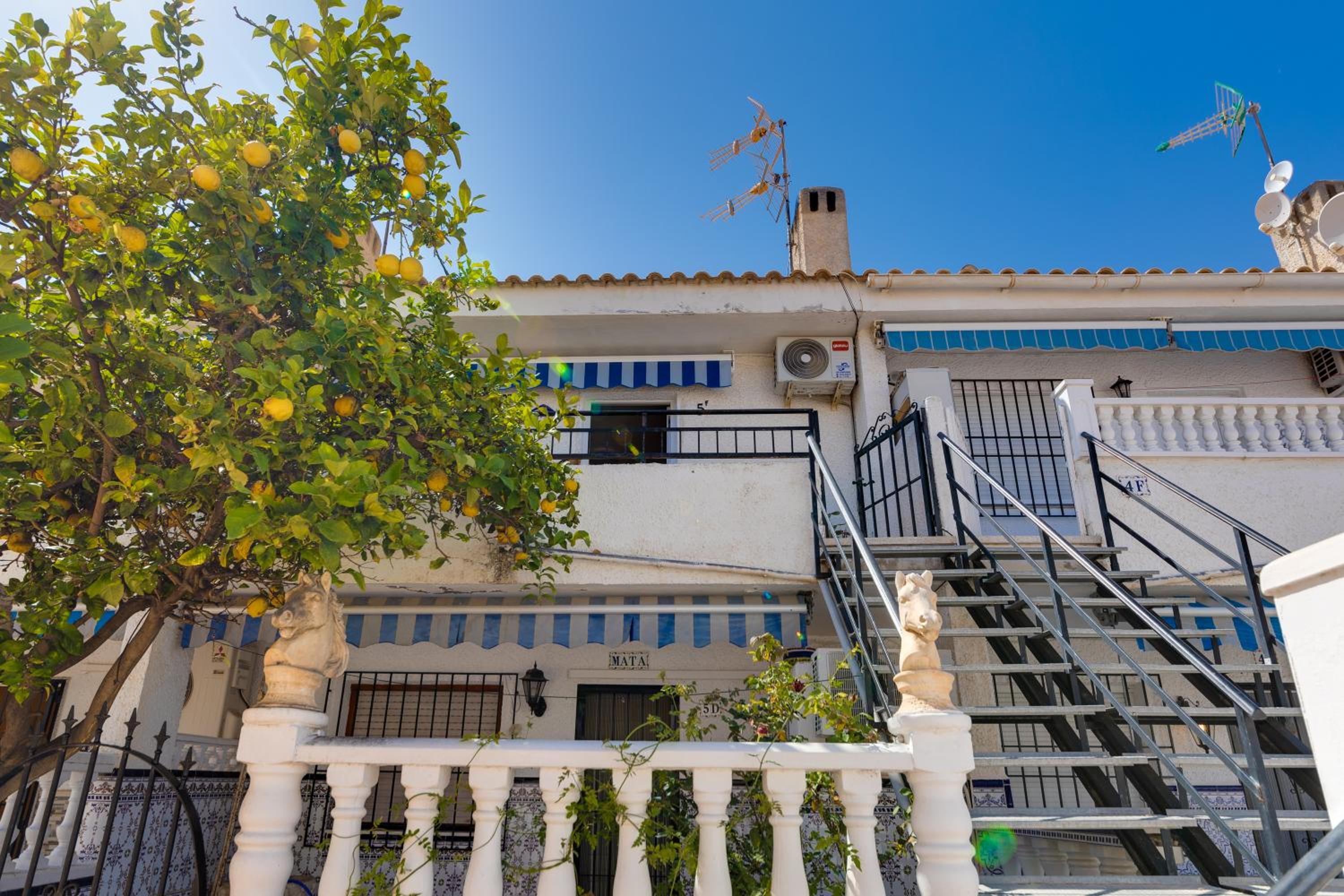 CB Living - 2 bedroom bungalow near Zenia Beach view 5