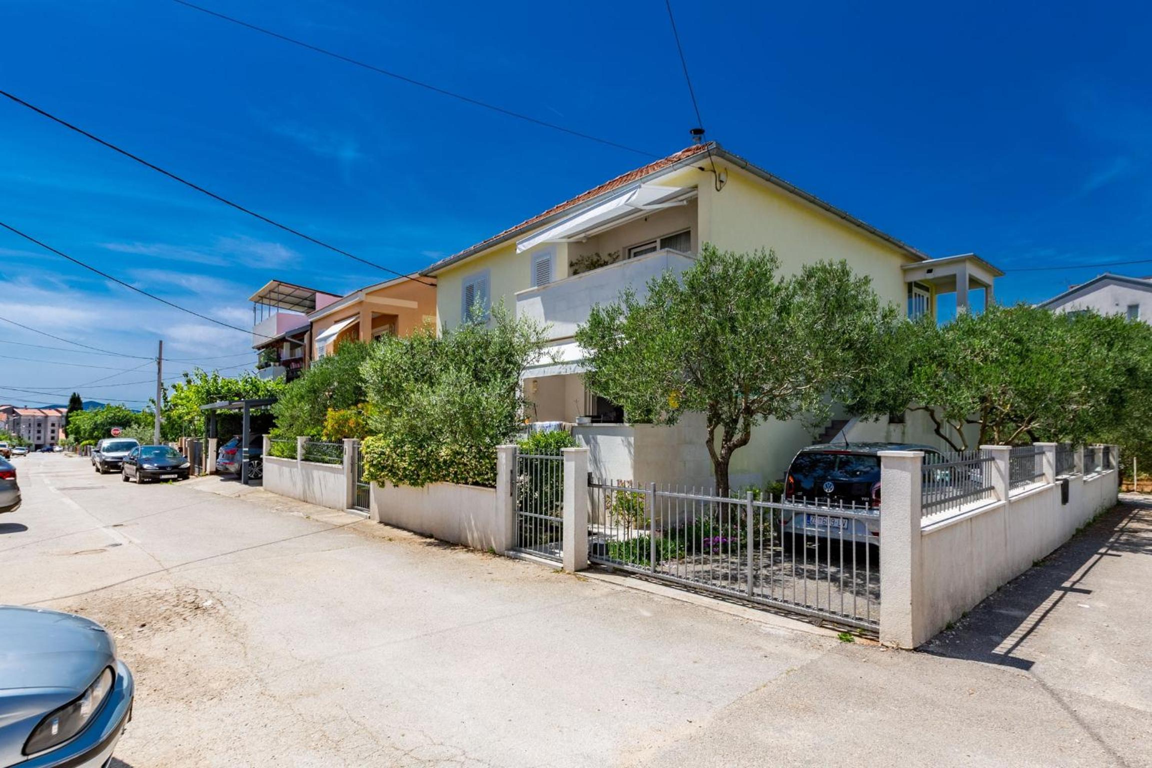 Olive three bedroom apartment