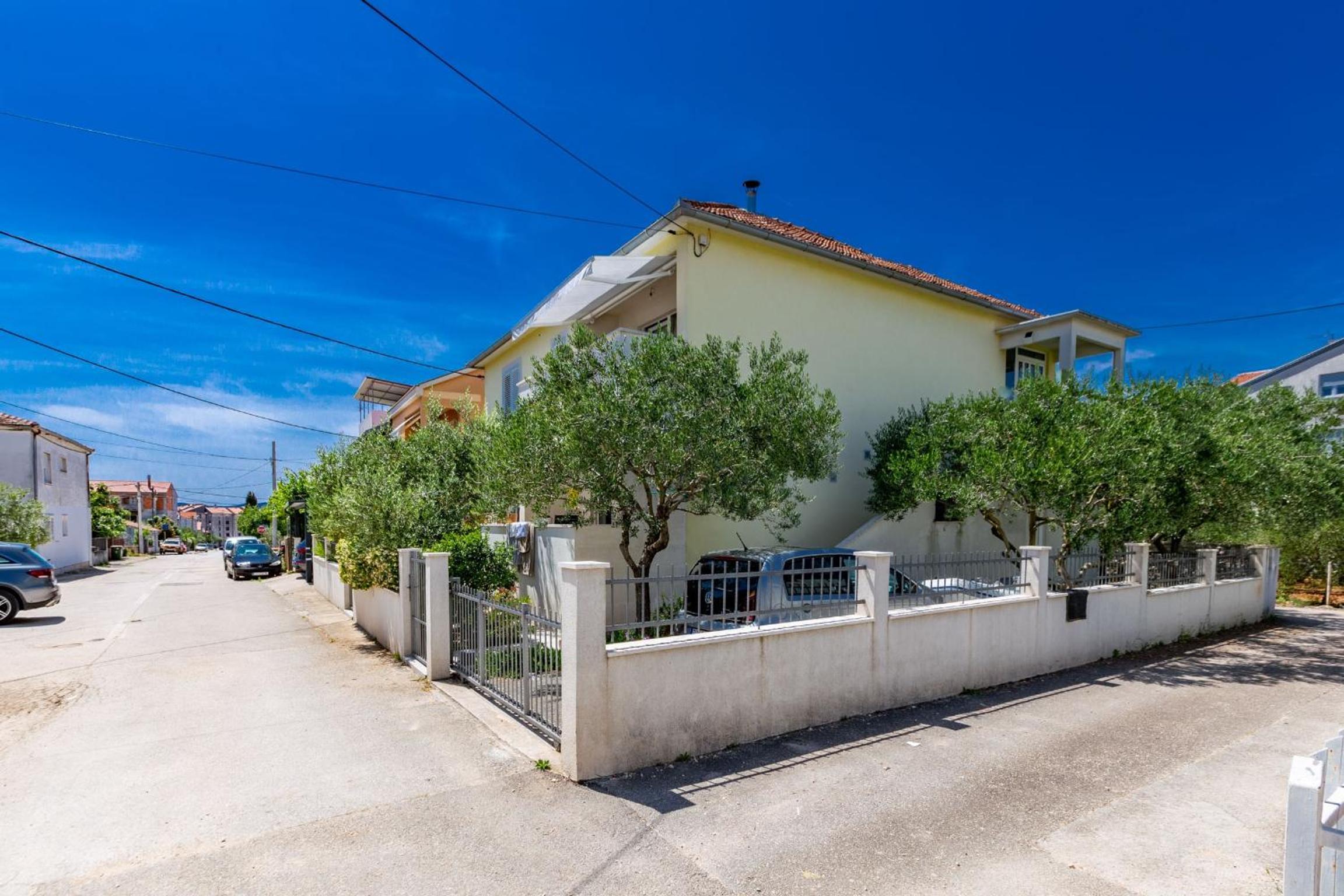Olive three bedroom apartment