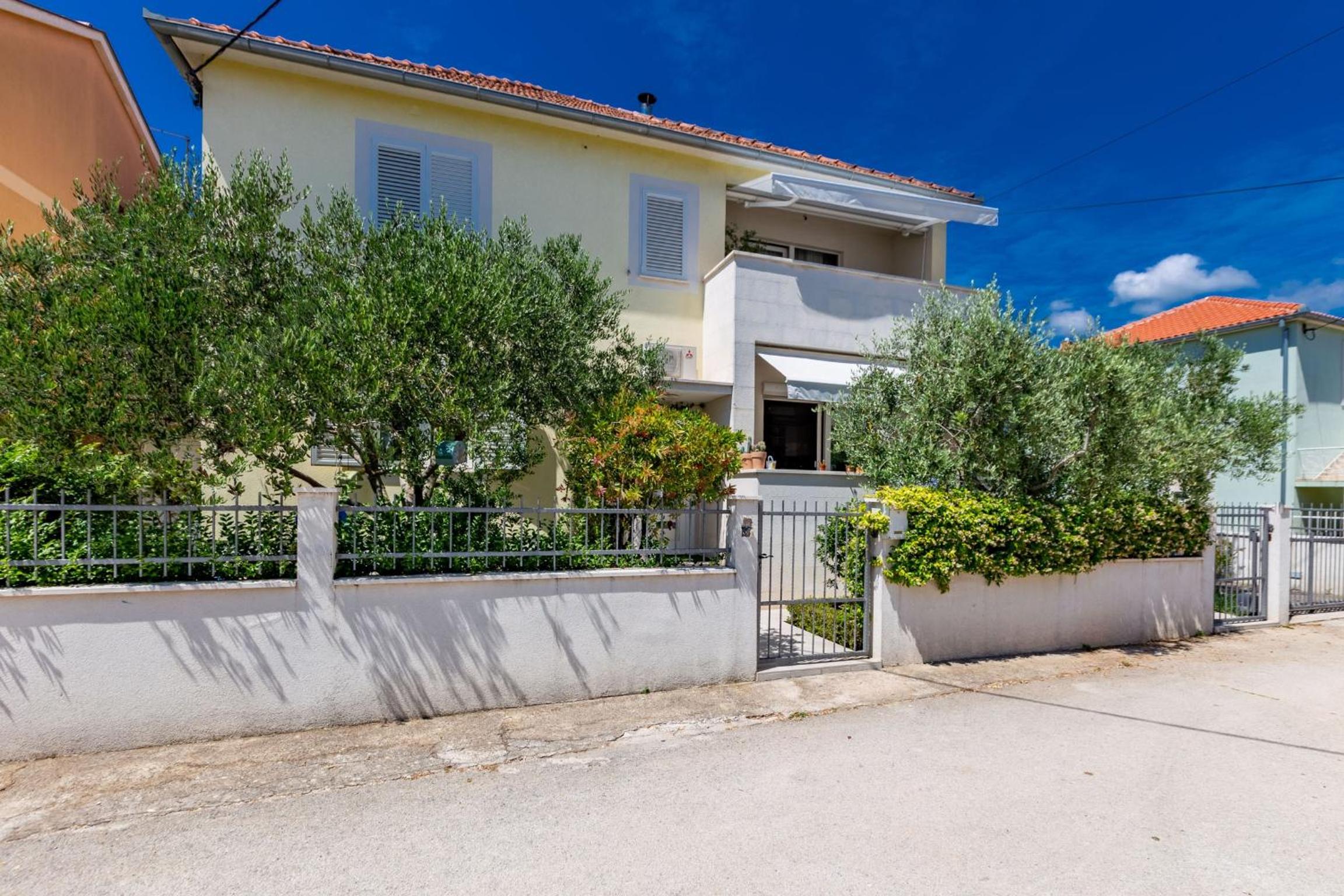 Olive three bedroom apartment