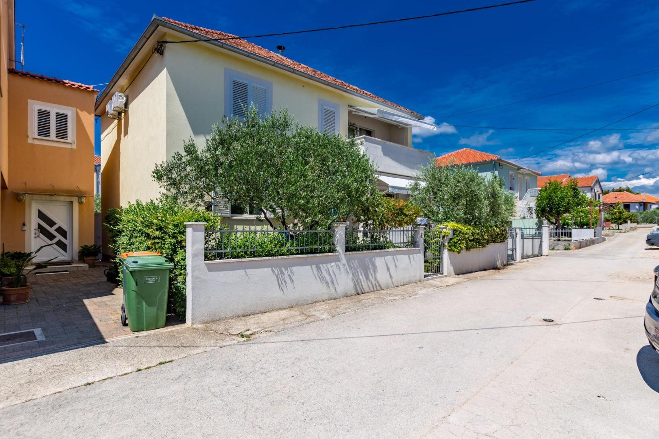 Olive three bedroom apartment