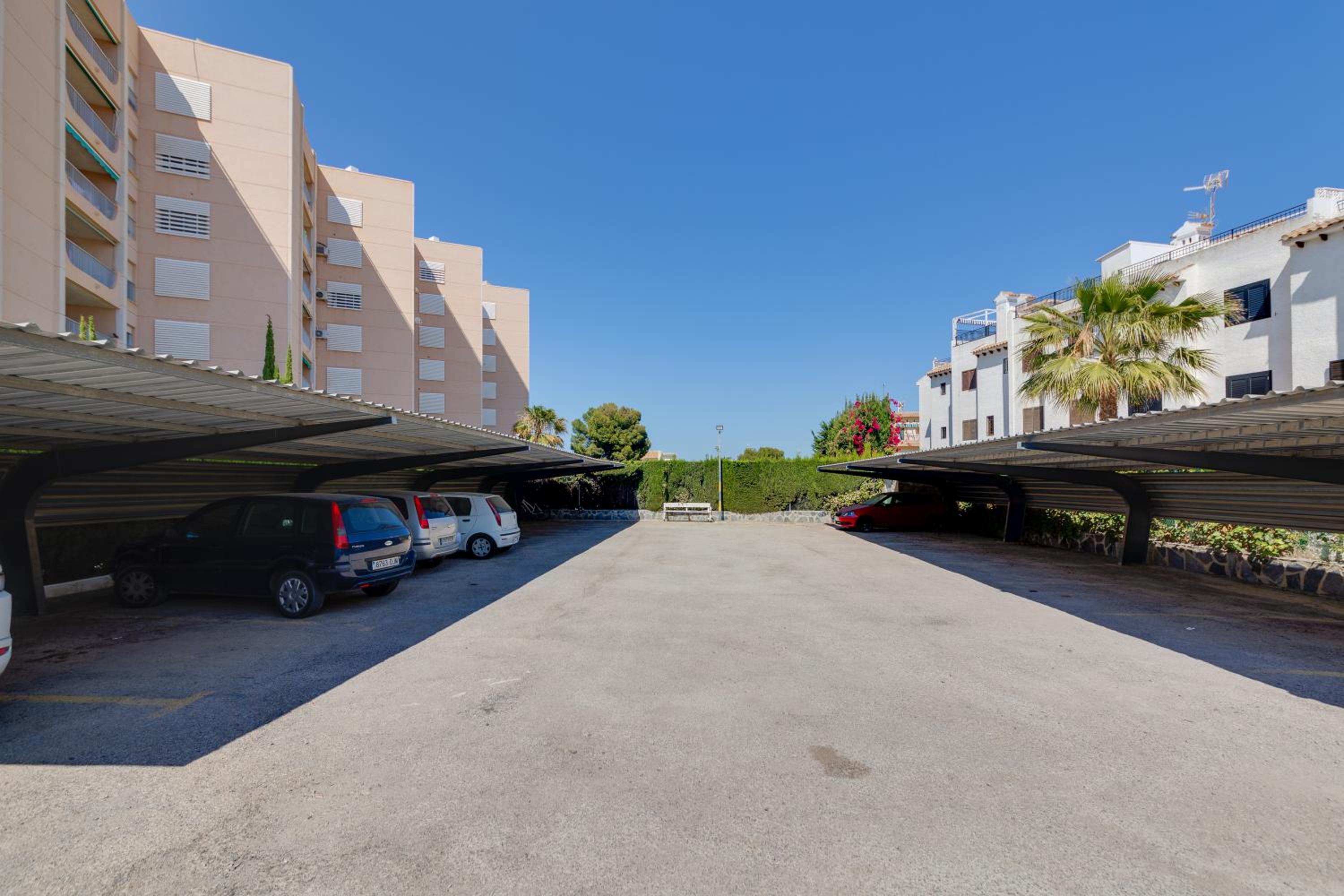 CB Living - 2 bedroom bungalow near Zenia Beach view 4