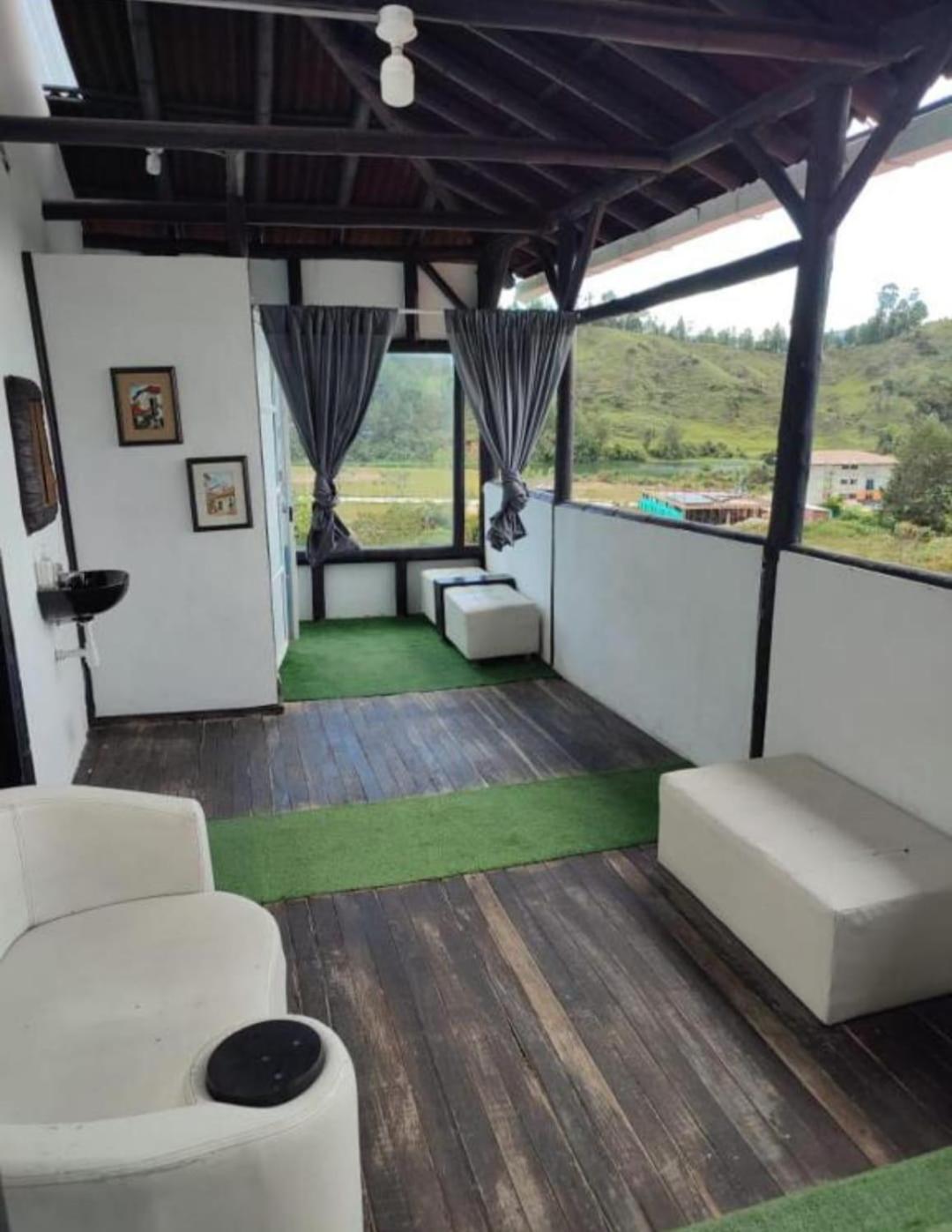 Colors Fantasy Guatape Backpackers and Travellers
