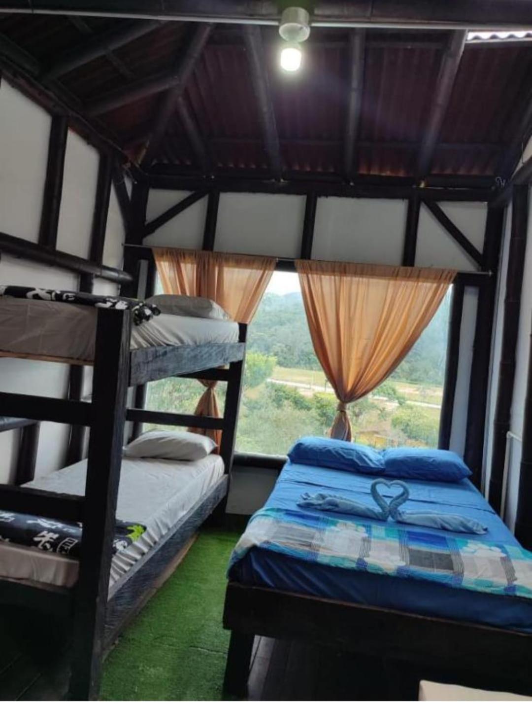 Colors Fantasy Guatape Backpackers and Travellers