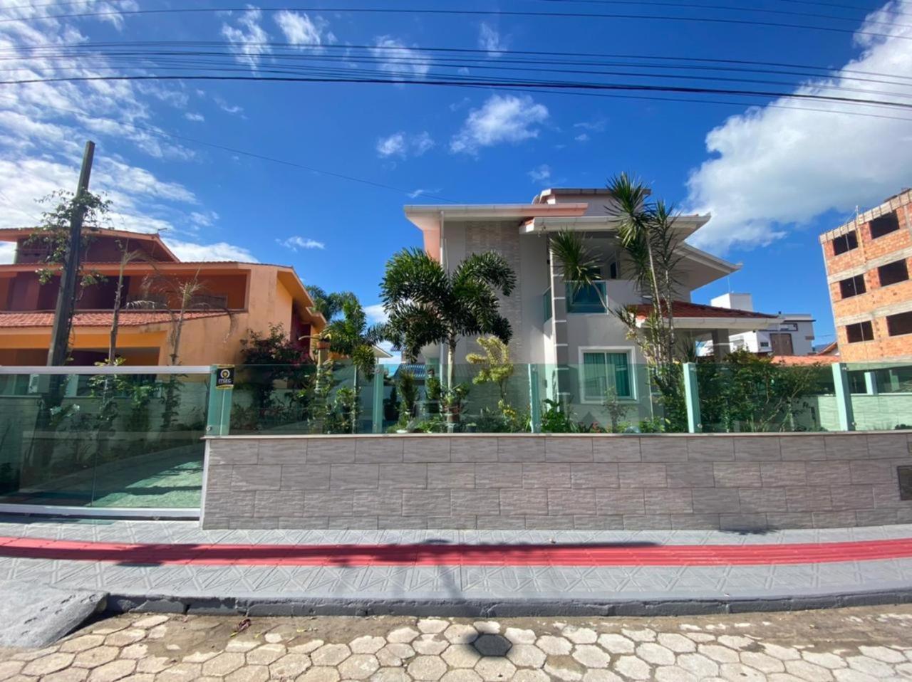 cód 13 - Casa aconchegante com 4 dormitórios, sendo 2 suítes!