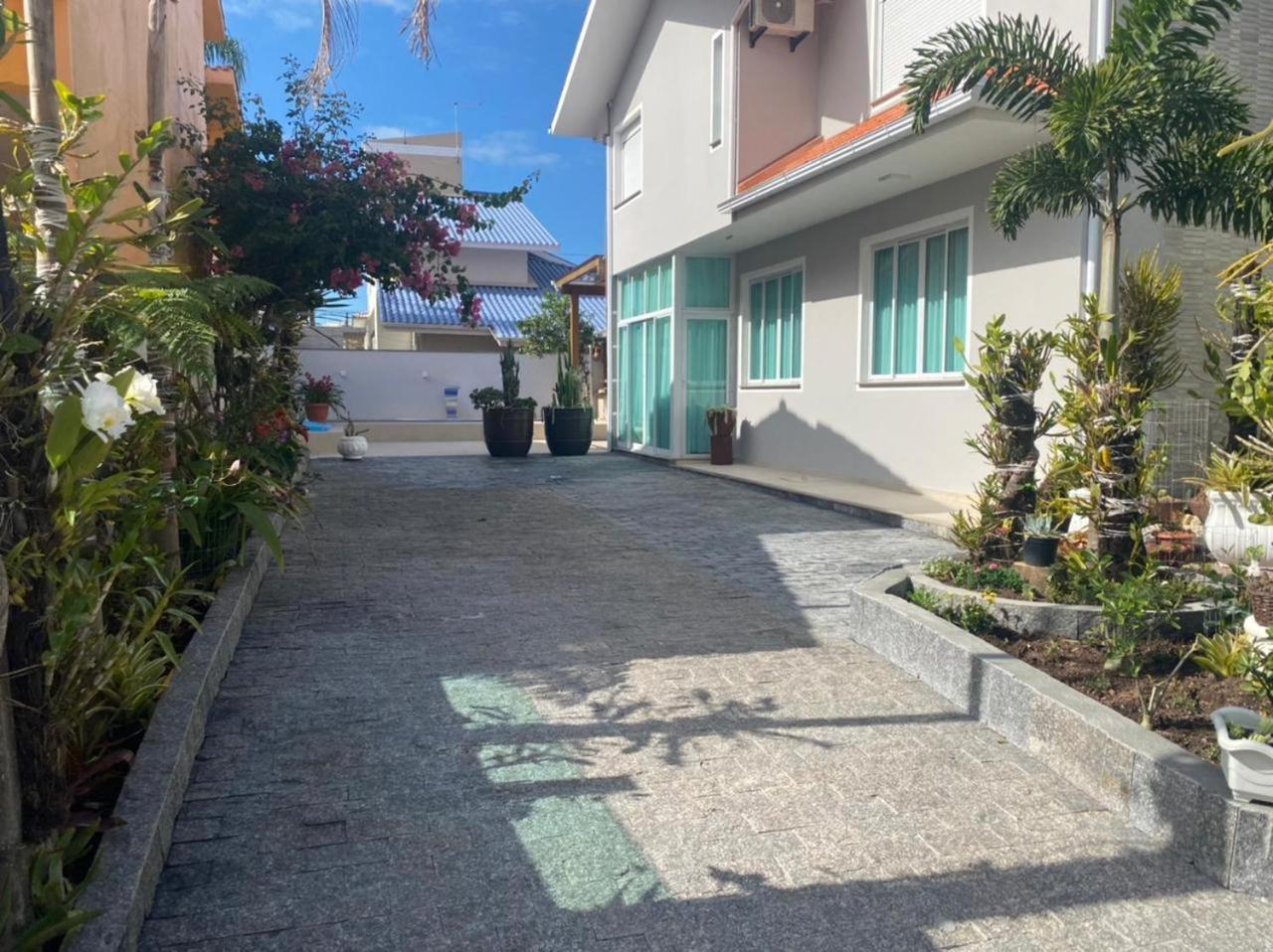 cód 13 - Casa aconchegante com 4 dormitórios, sendo 2 suítes!