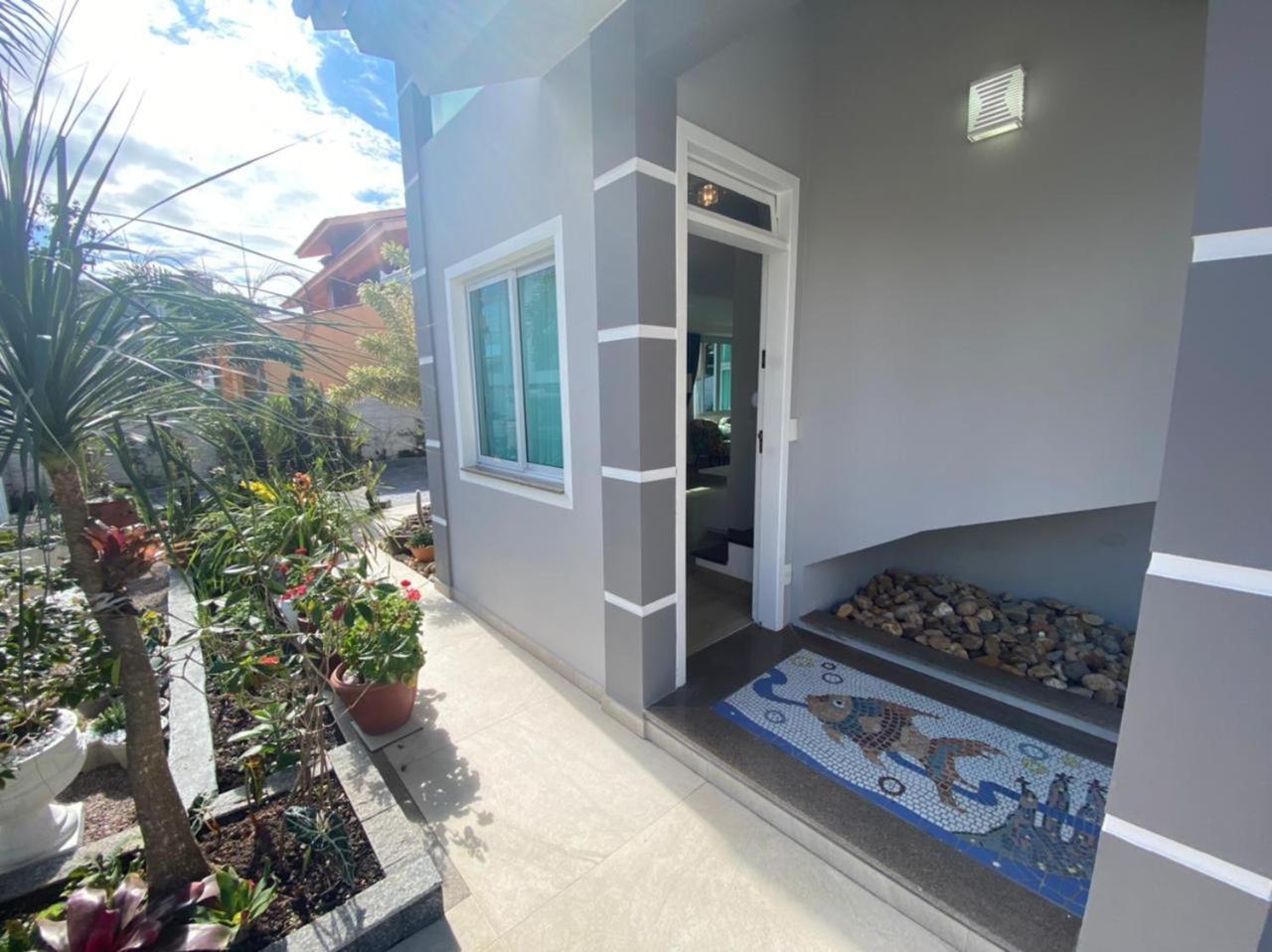 cód 13 - Casa aconchegante com 4 dormitórios, sendo 2 suítes!