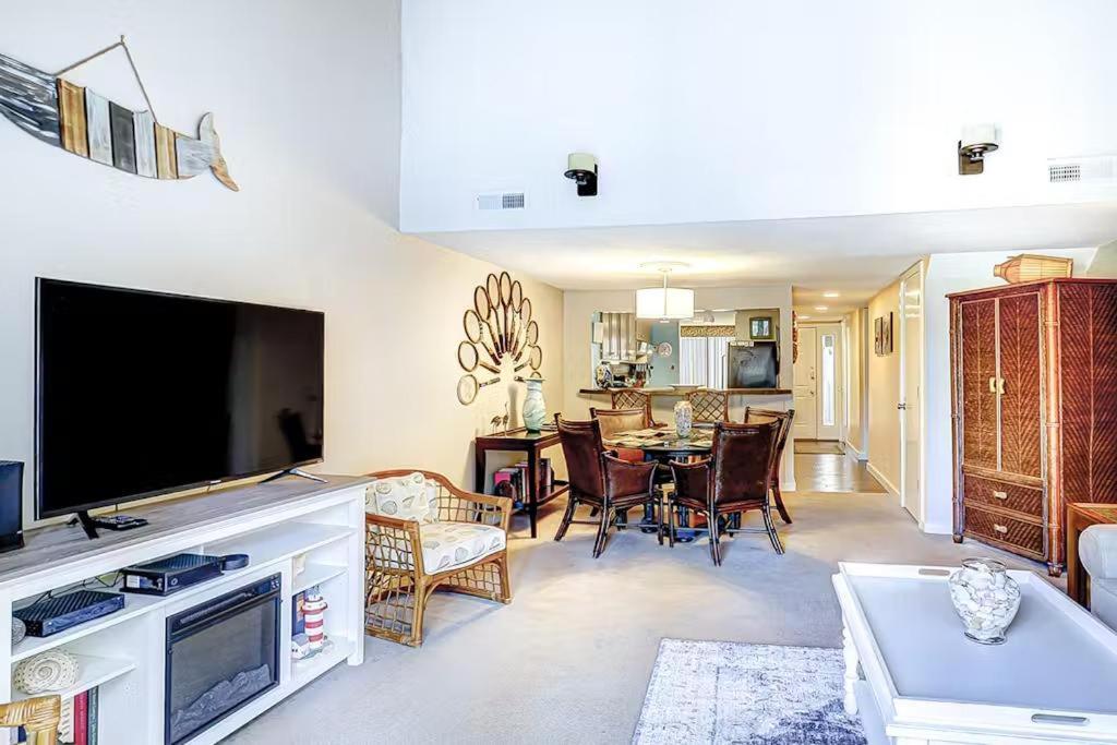 Pet Friendly King Sleeper Sofa Sleeps 4 Bikes & Beach Gear included view 5