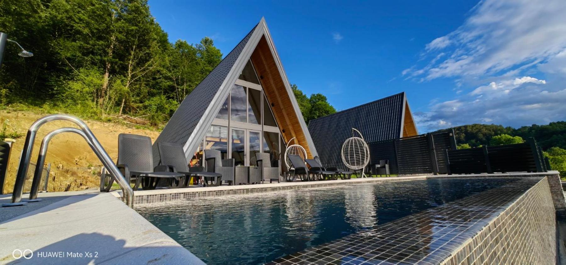 UNA RESORT