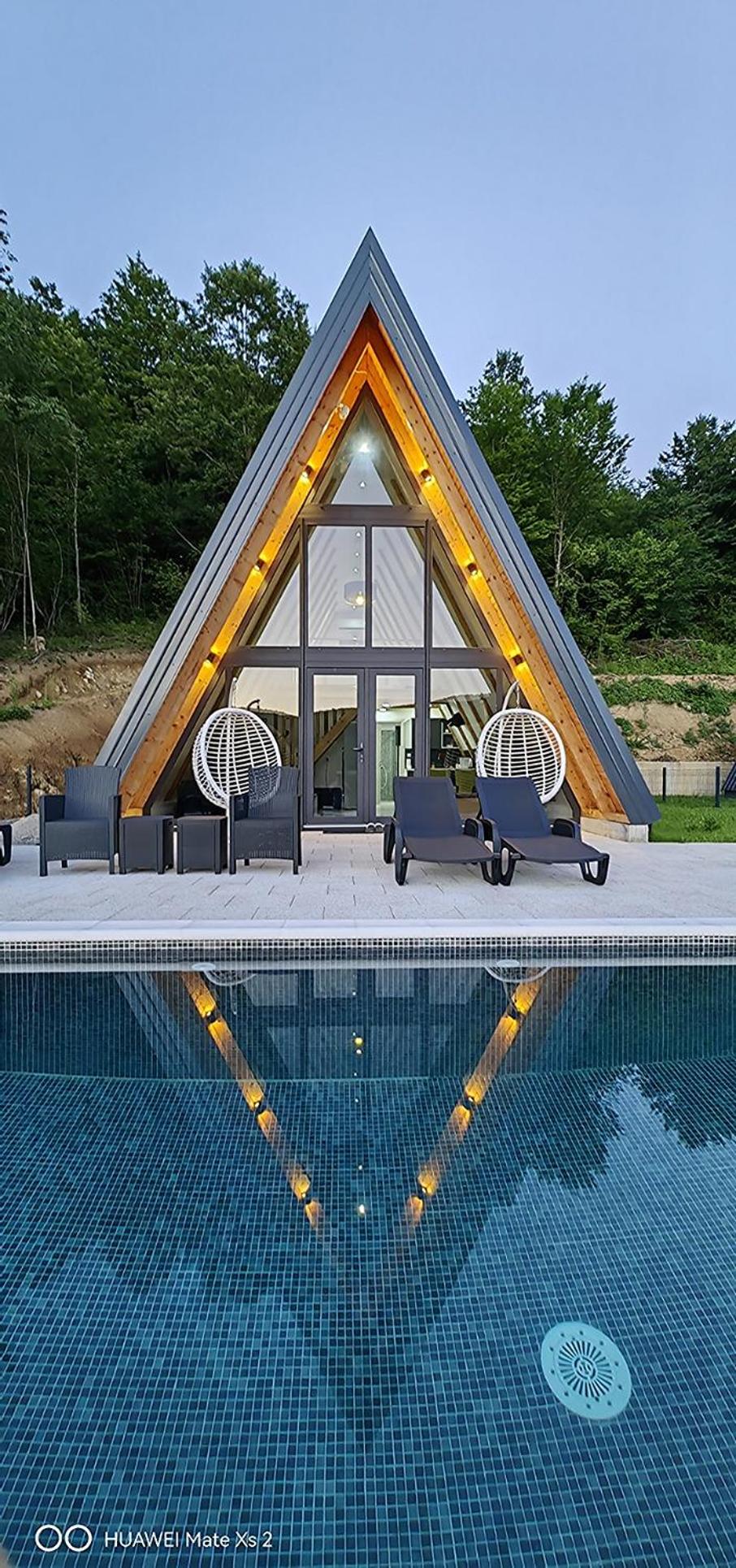 UNA RESORT