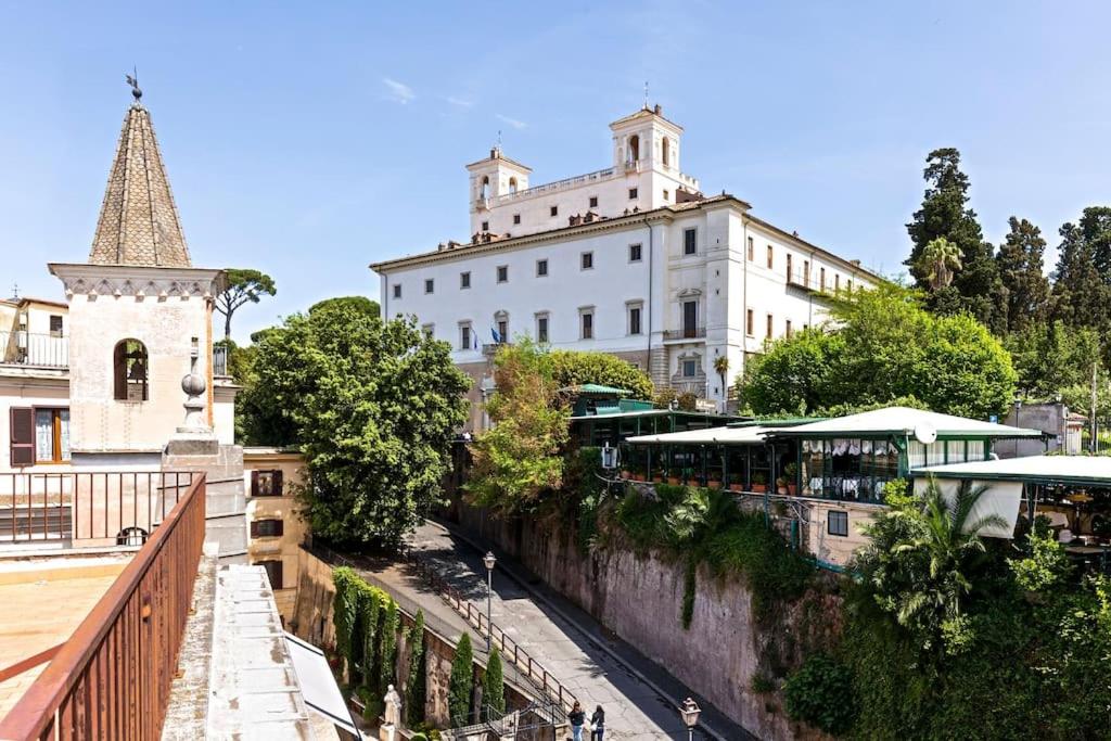 Luxurious home of the antiquarian at Spanish Steps