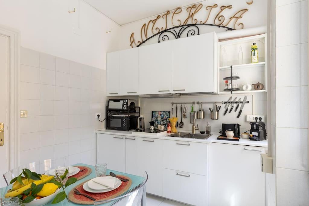 Luxurious home of the antiquarian at Spanish Steps
