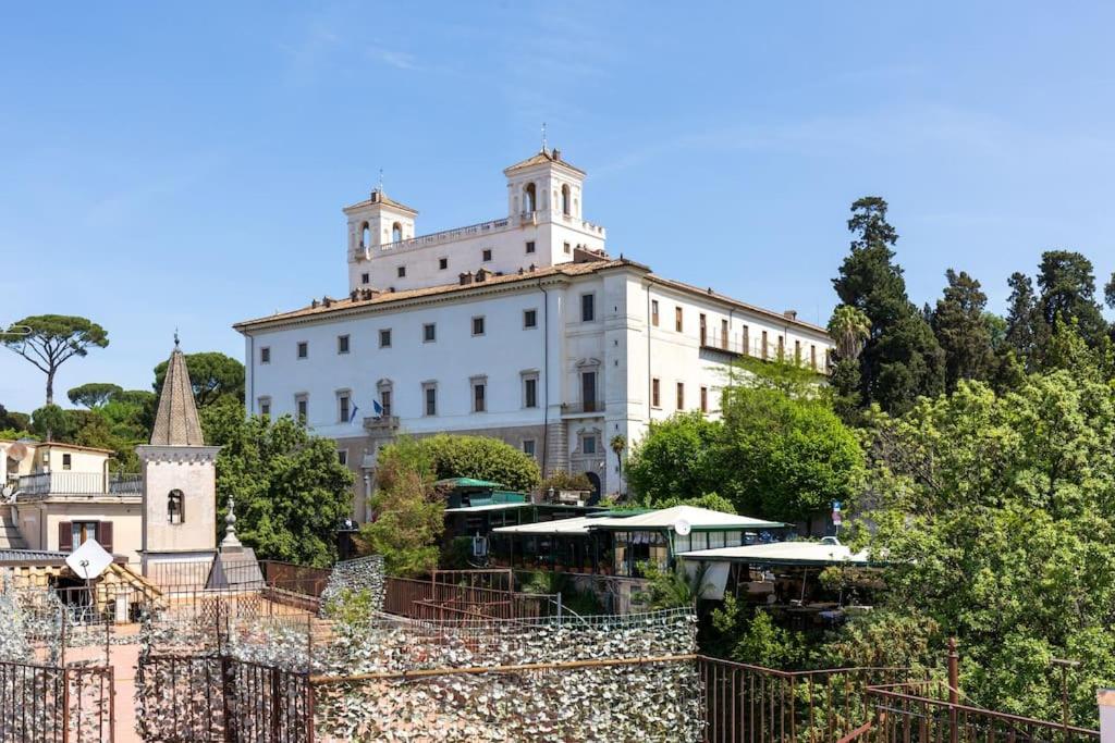 Luxurious home of the antiquarian at Spanish Steps