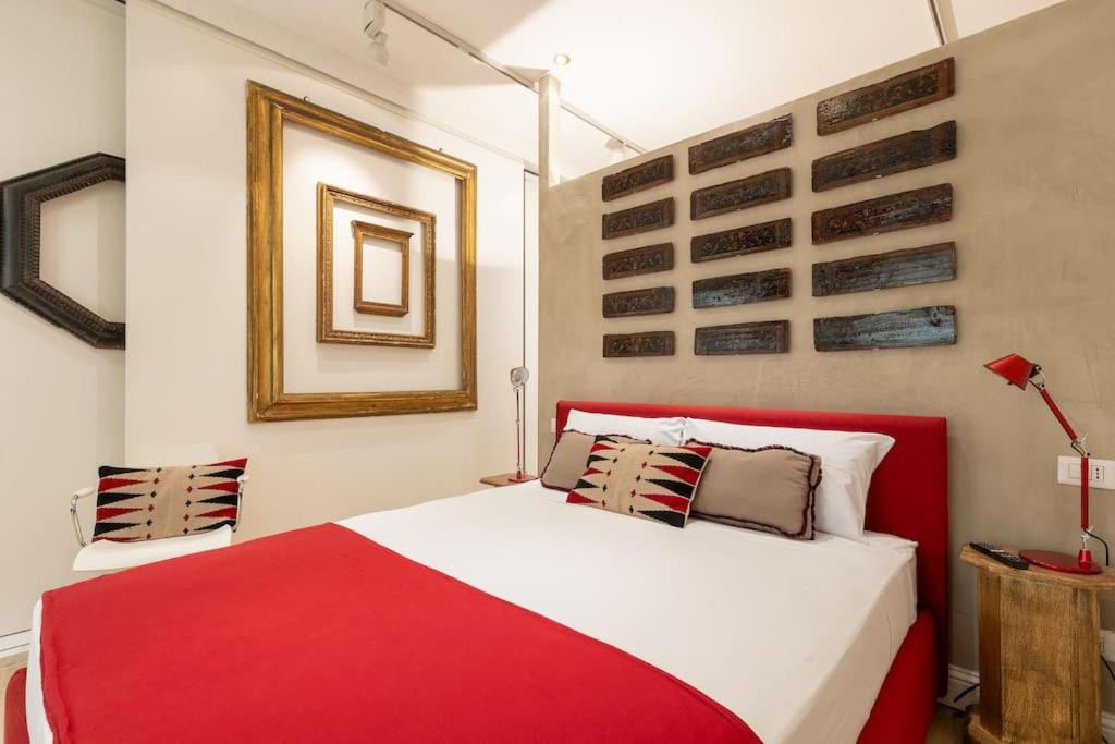 Luxurious home of the antiquarian at Spanish Steps