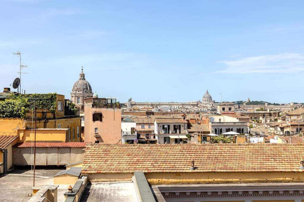 Luxurious home of the antiquarian at Spanish Steps