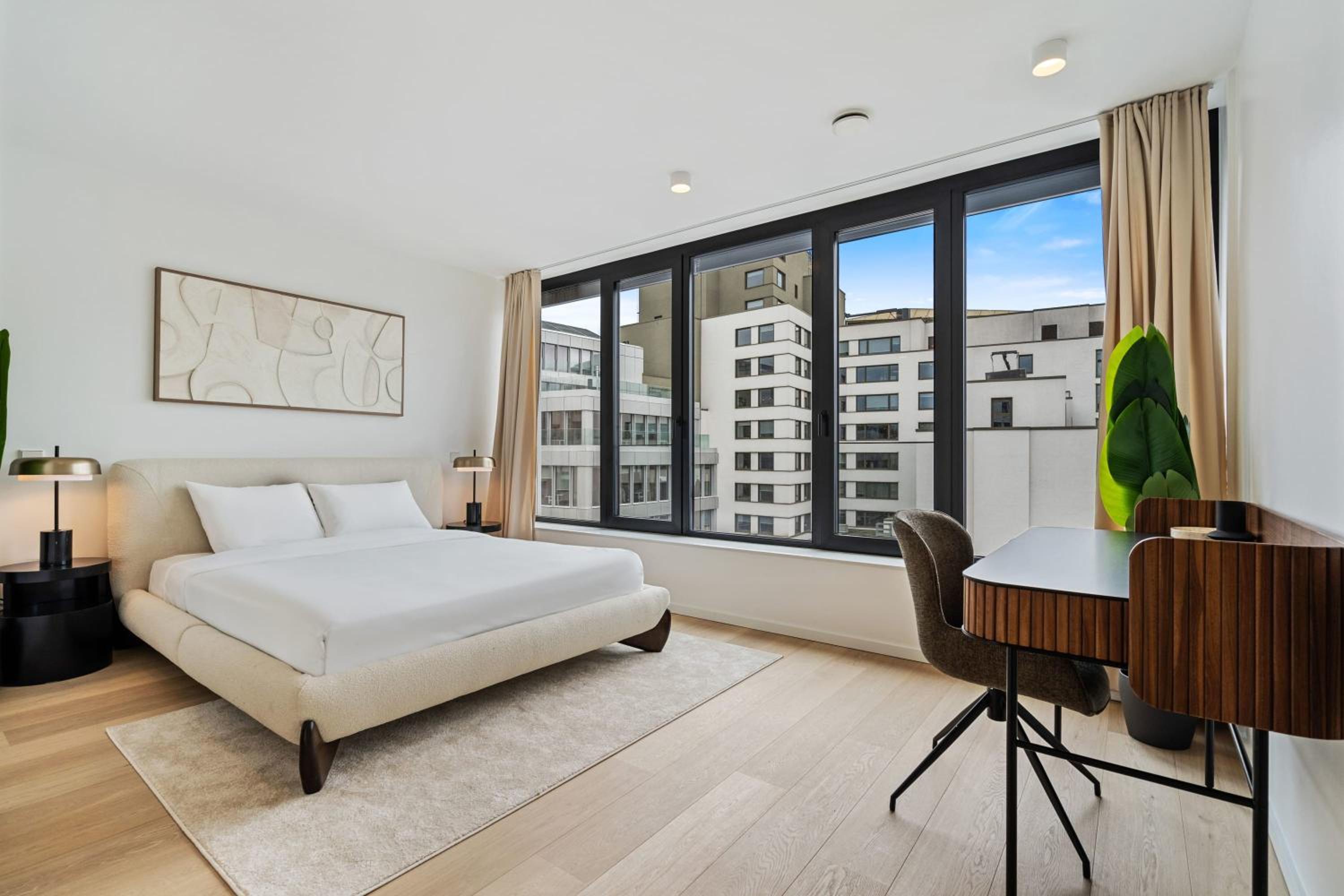 Spacious 6th-Floor Gem: Modernity Meets Comfort view 3