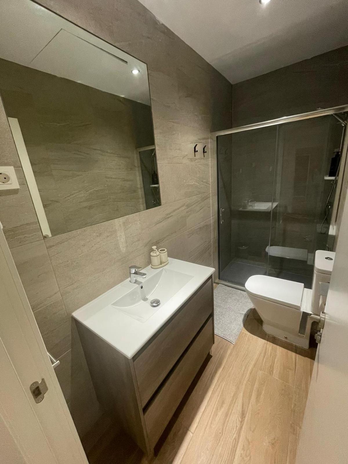 Apartment in monumental square Madrid Center