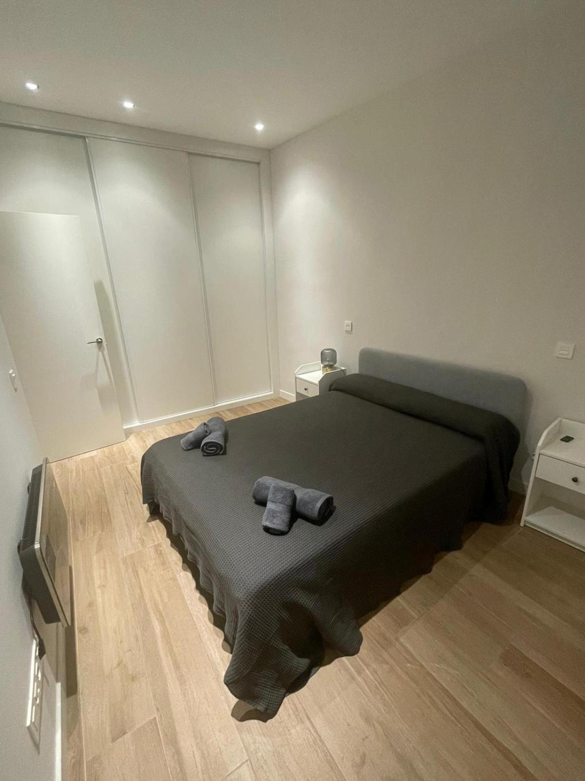 Apartment in monumental square Madrid Center