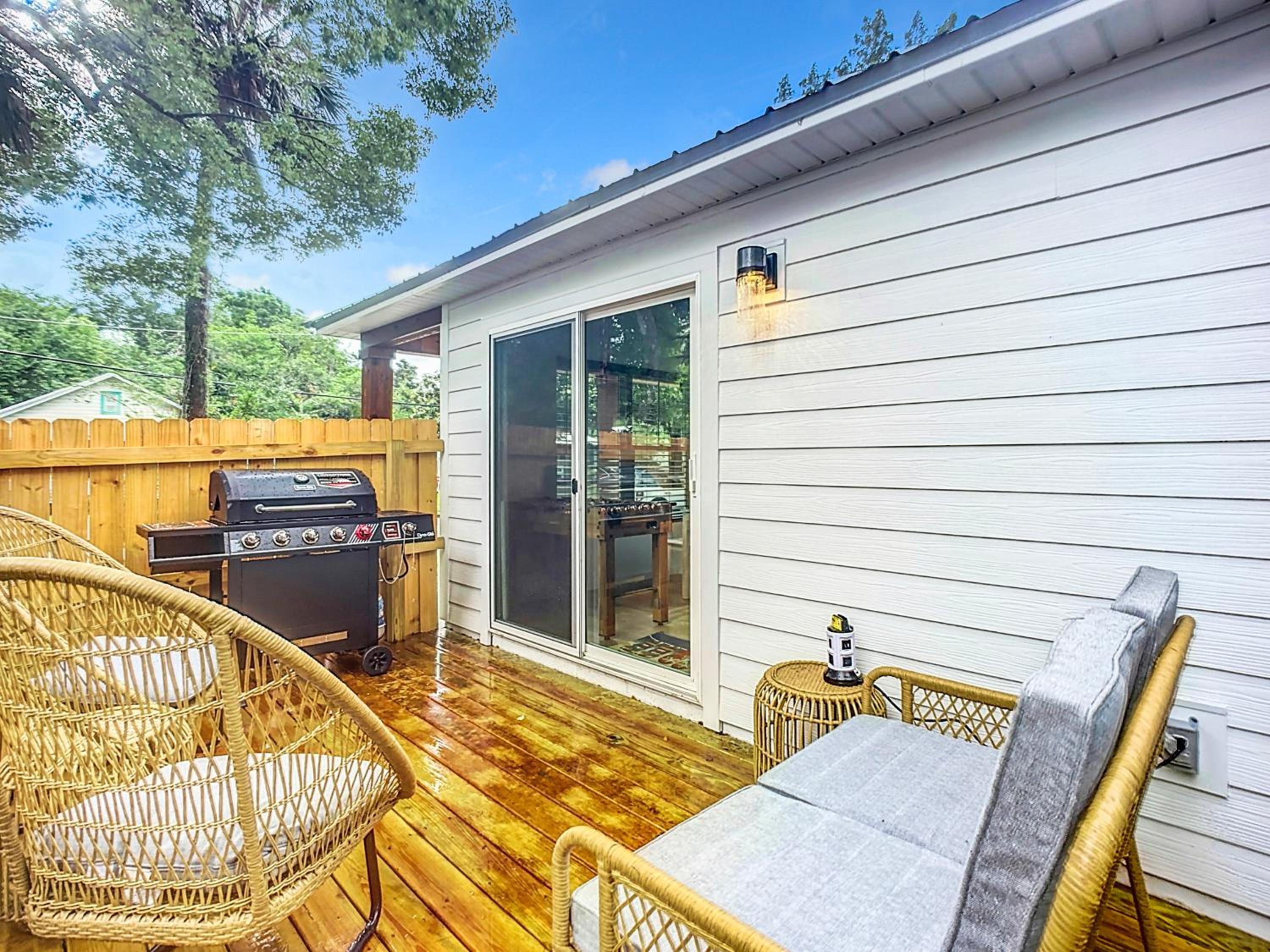 Cozy Coastal Cottage Minutes to Beach and Downtown view 4