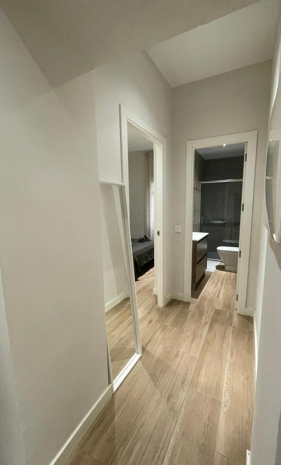 Apartment in monumental square Madrid Center