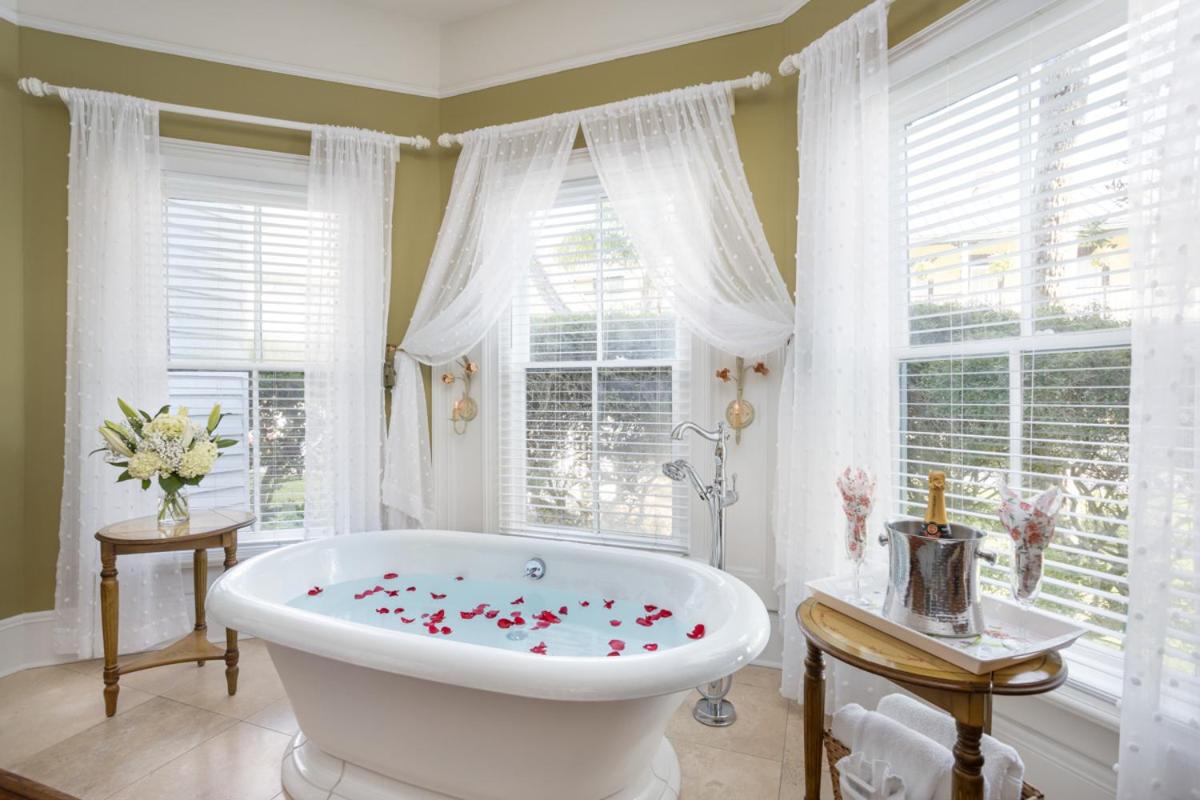 Bayfront Westcott House Bed & Breakfast