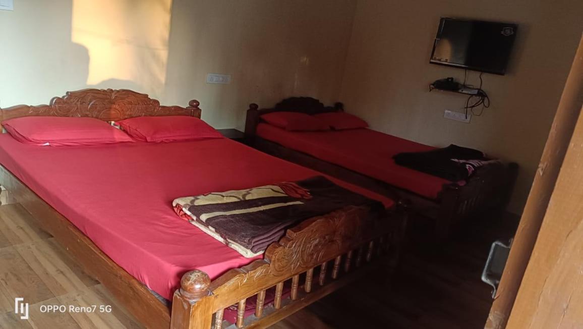 Coffee Breeze Plantation Homestay - Swimming Pool and Simple Rooms