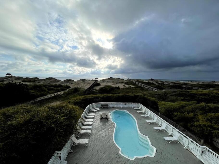 Oceanfront Estate 14BR Private Pool & Hot Tub Sleeps 30 view 5