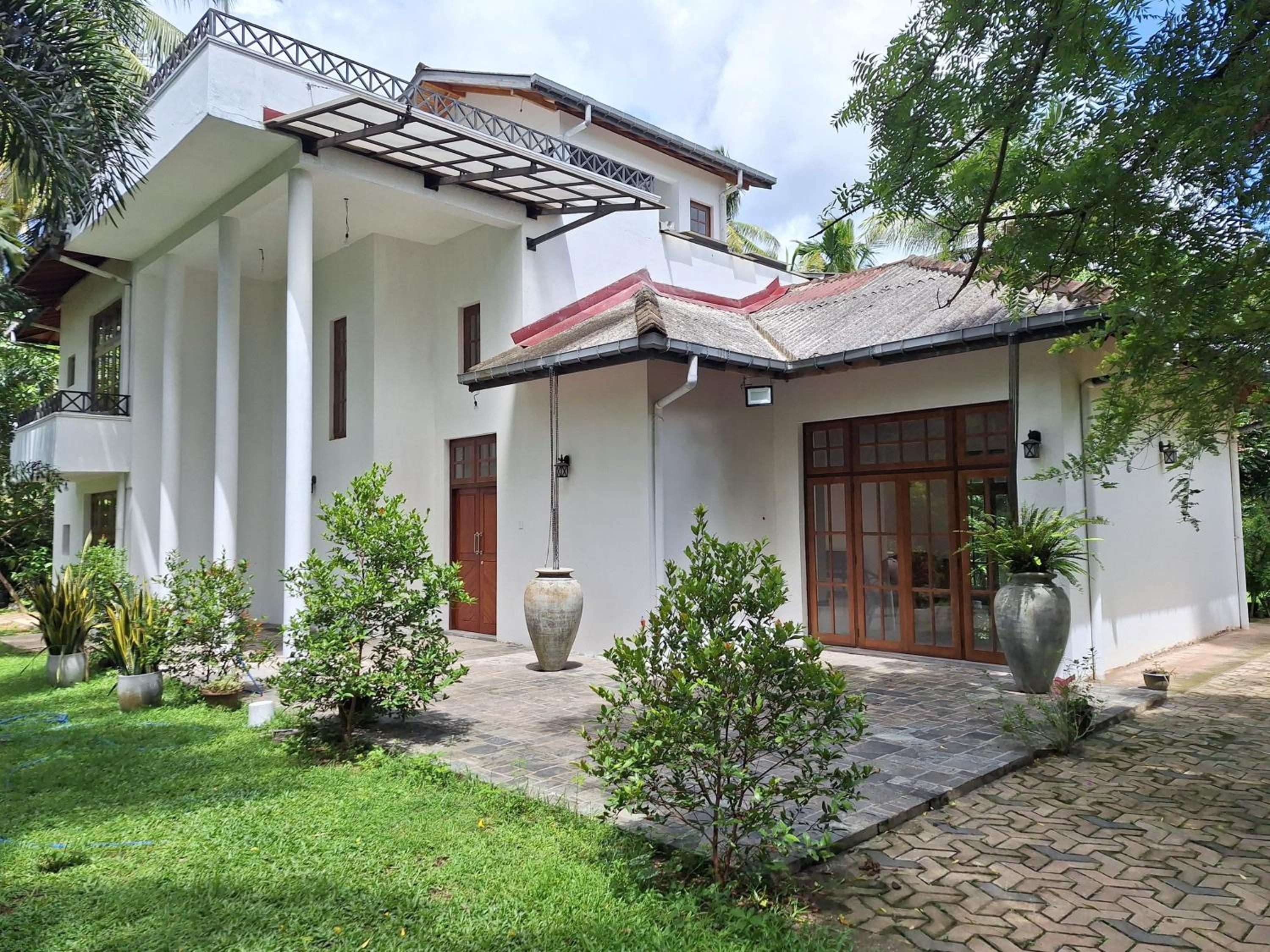The Escape, Minuwangoda view 4