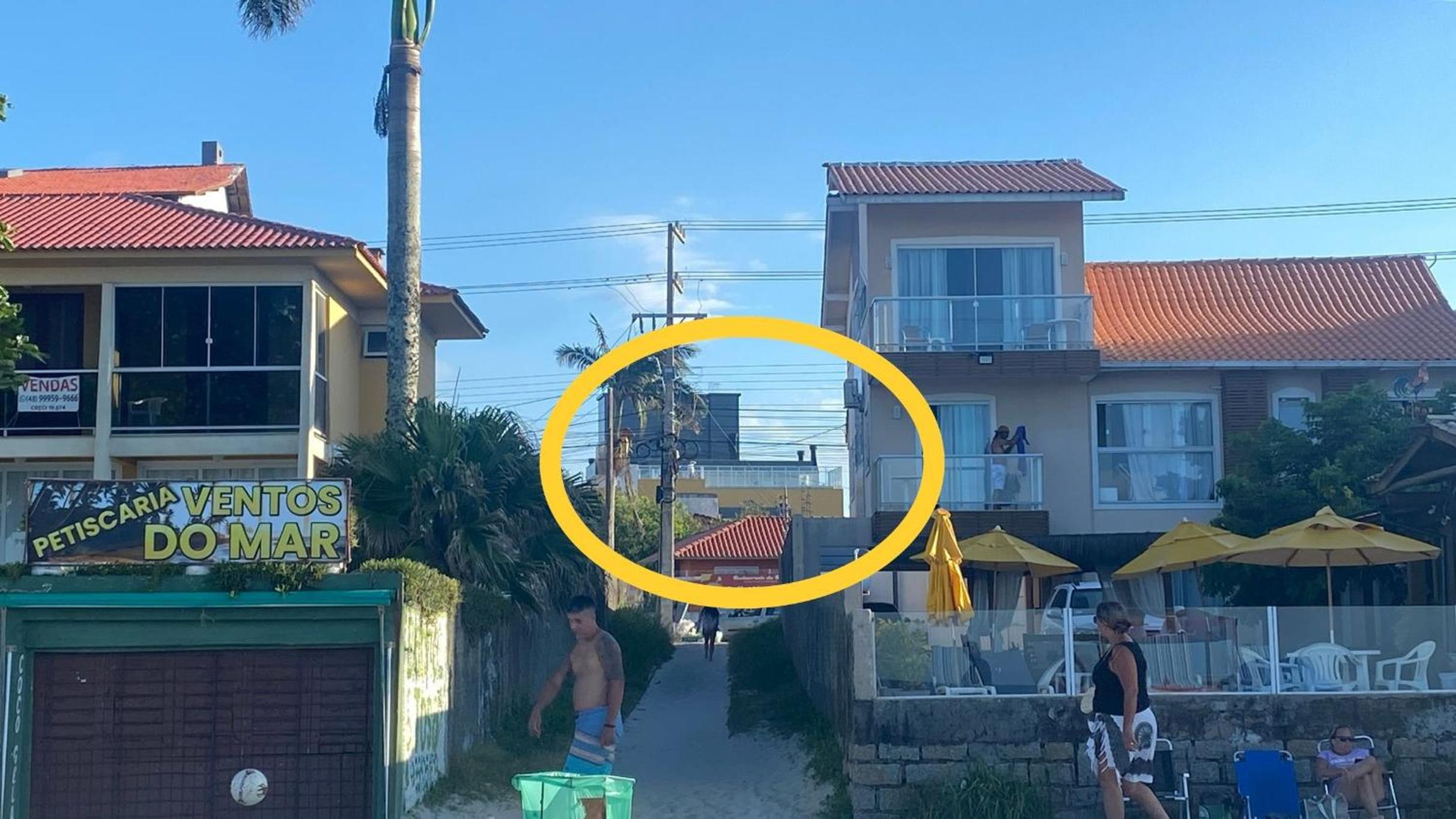 Passos da praia c/ piscina apto iluminado e novo