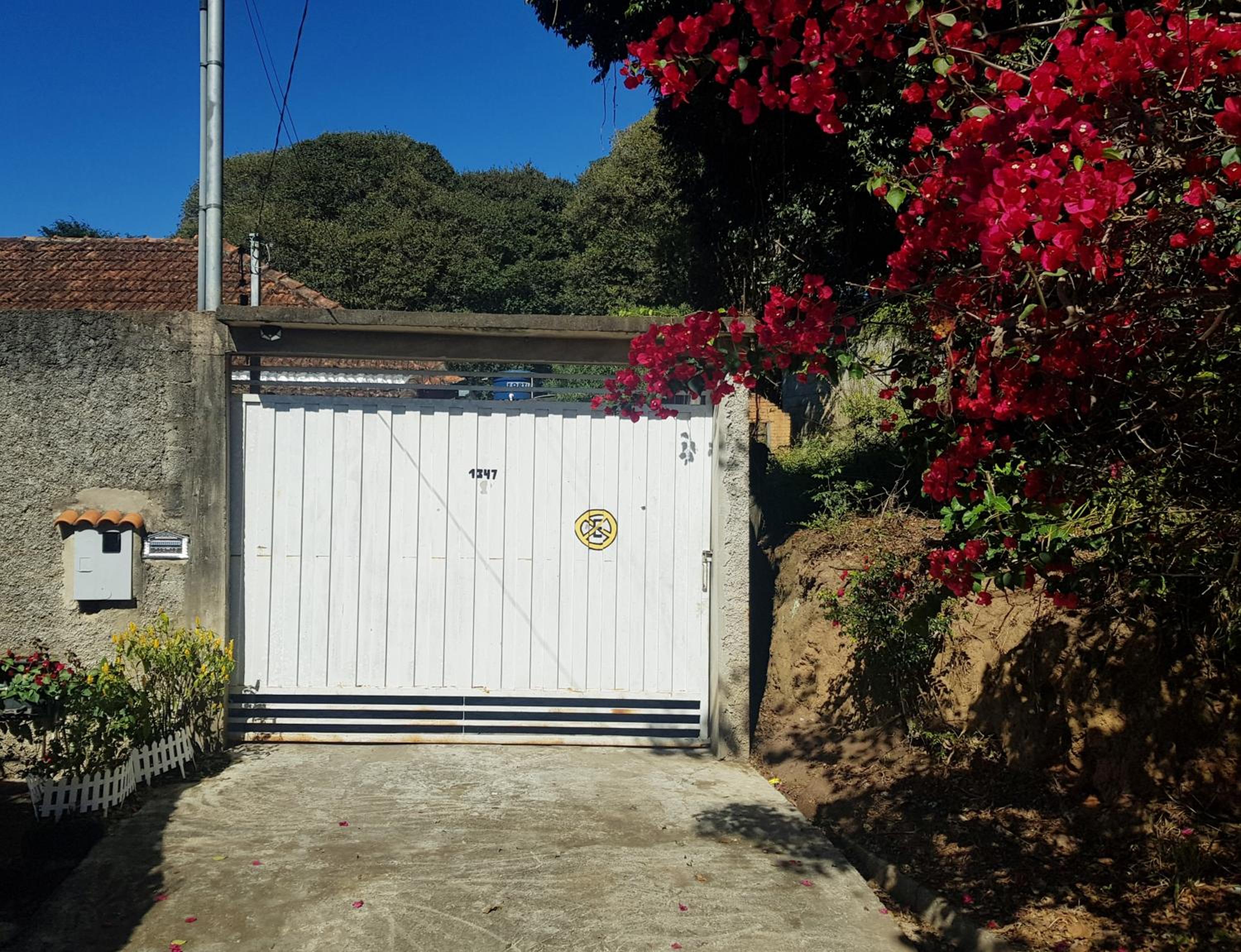 Casa com piscina a 4 min do centro de carro